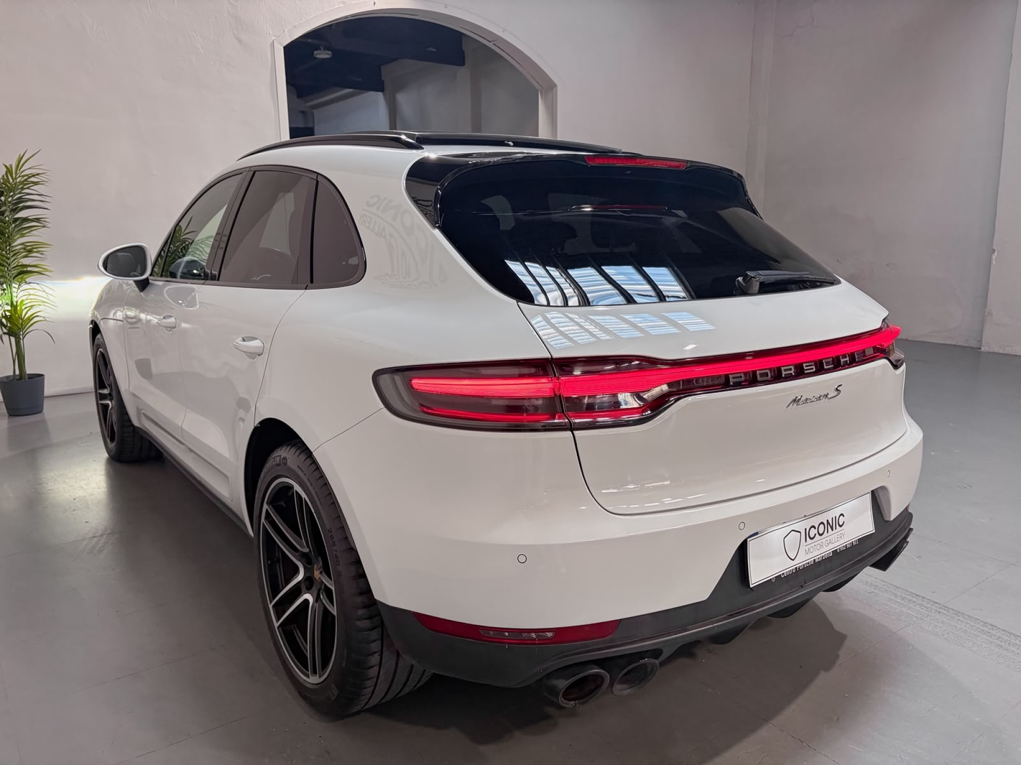 PORSCHE MACAN S