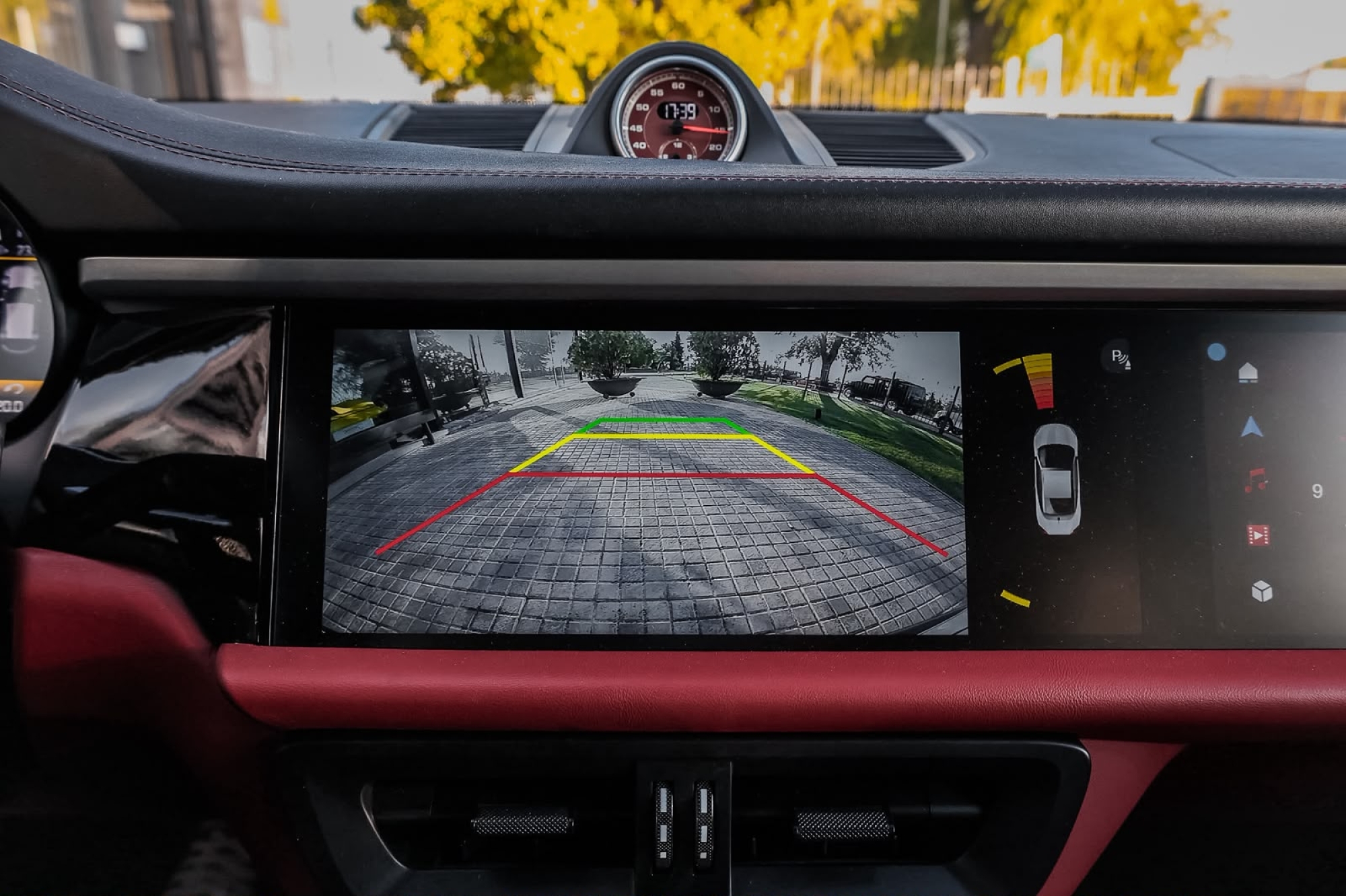 PORSCHE MACAN S