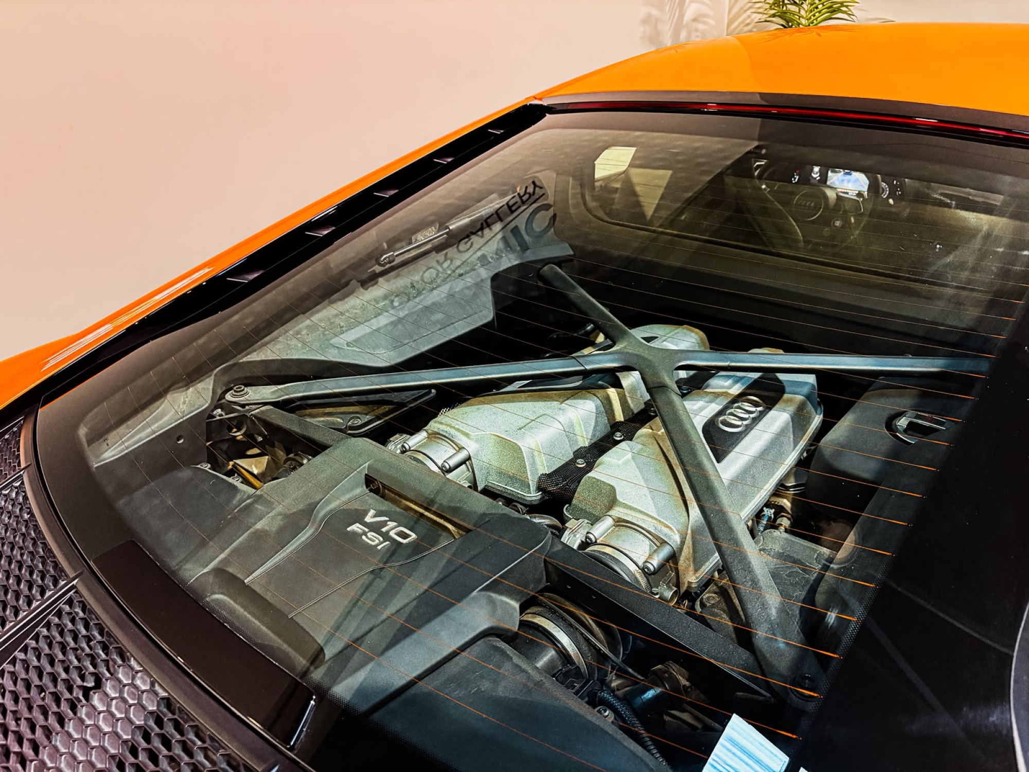 AUDI R8 V10 PLUS