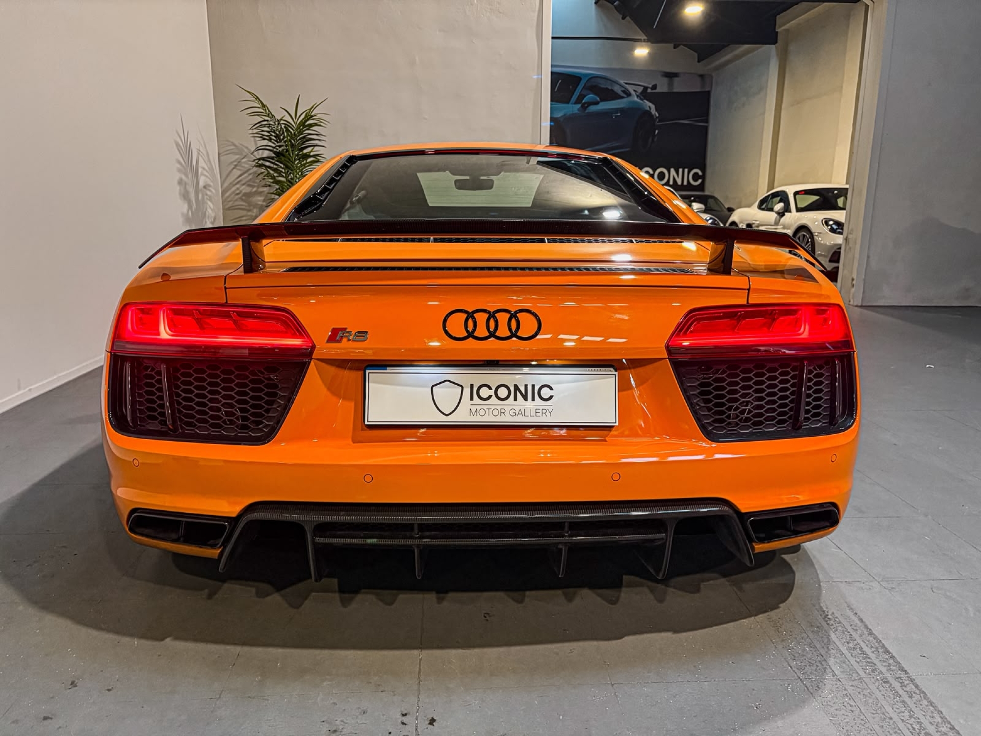 AUDI R8 V10 PLUS