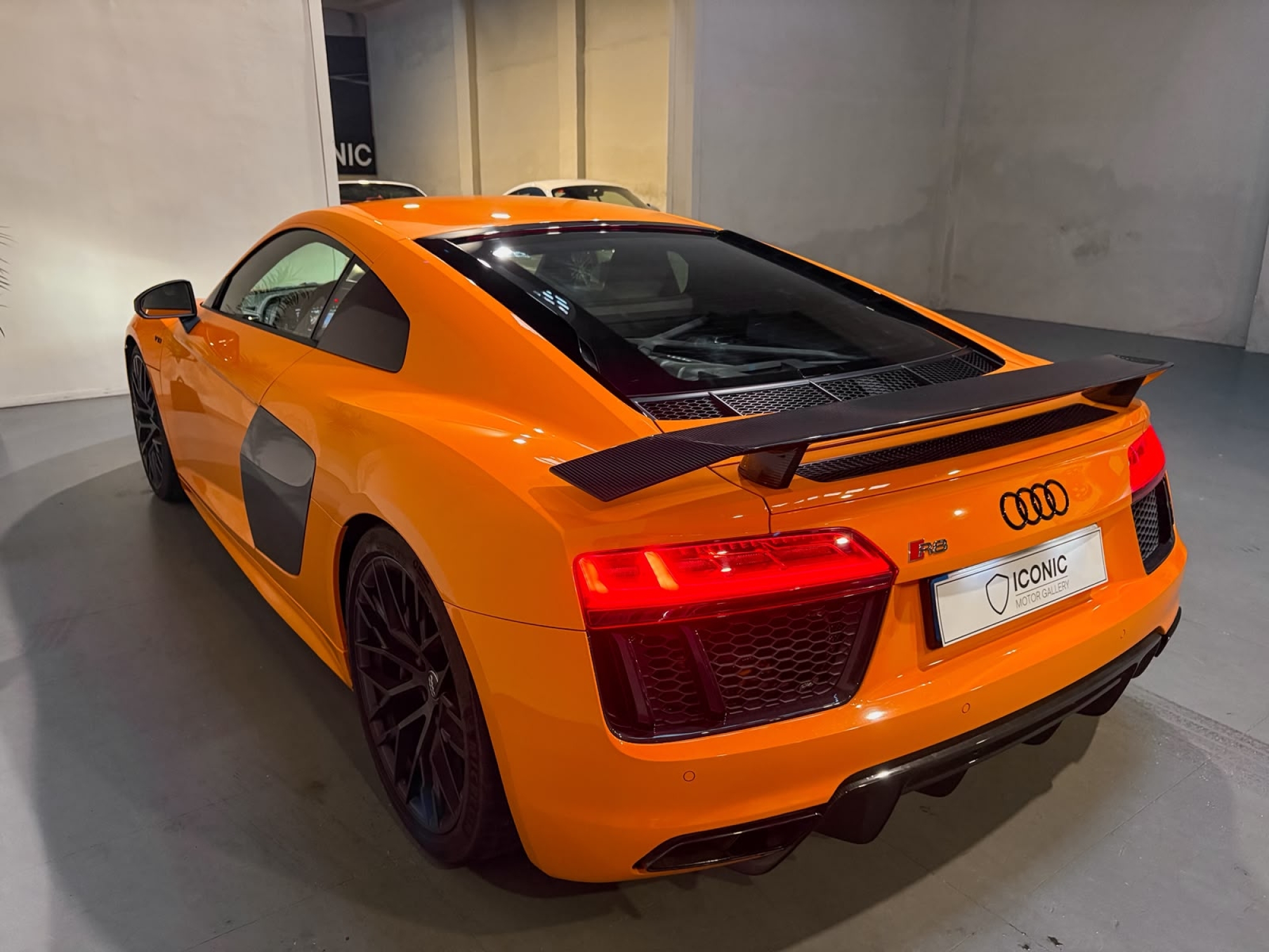 AUDI R8 V10 PLUS
