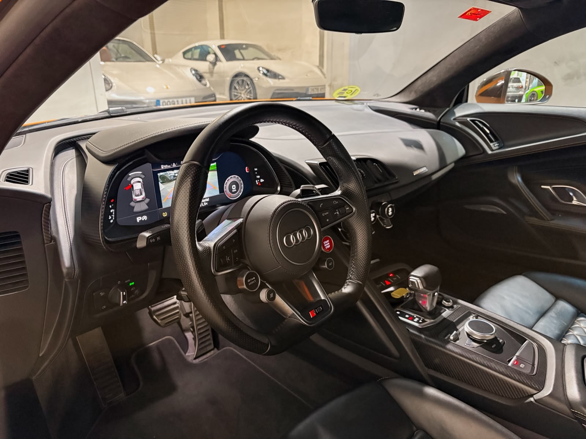 AUDI R8 V10 PLUS