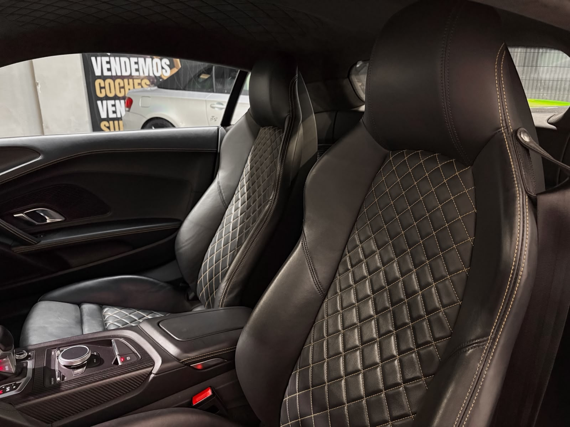 AUDI R8 V10 PLUS