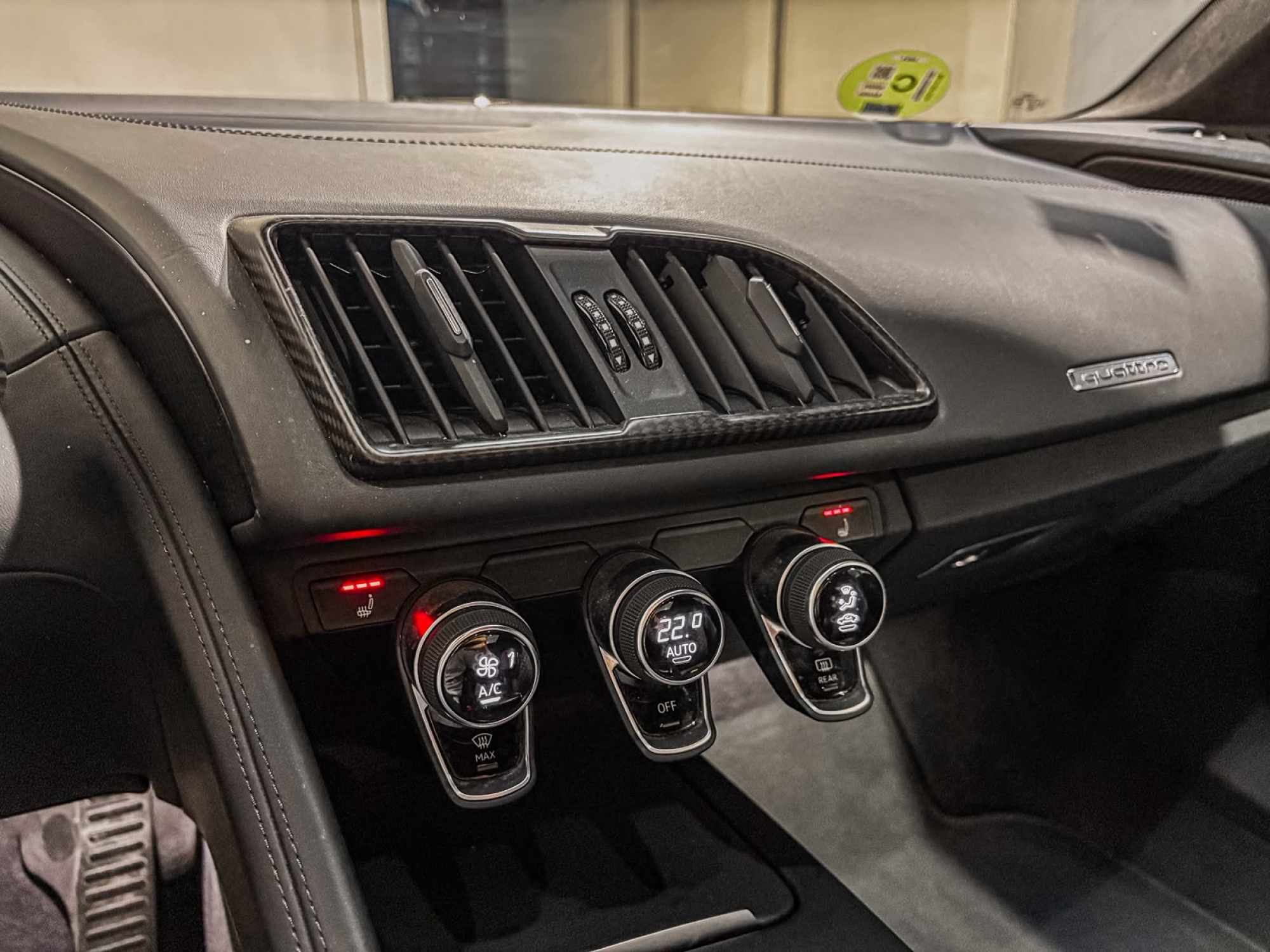 AUDI R8 V10 PLUS