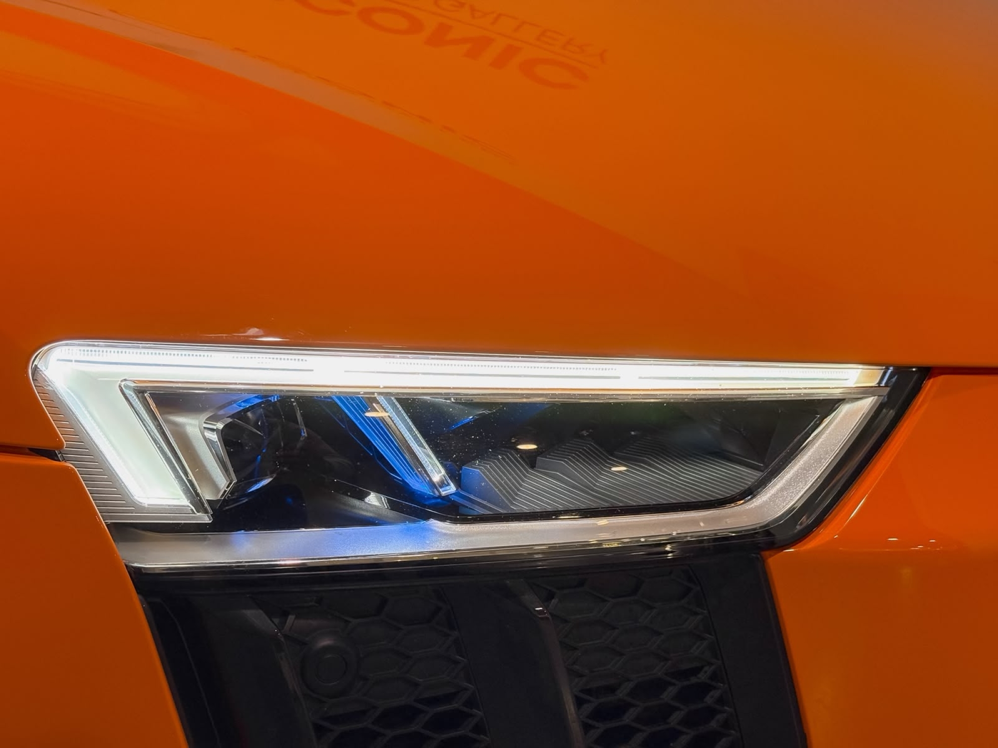AUDI R8 V10 PLUS
