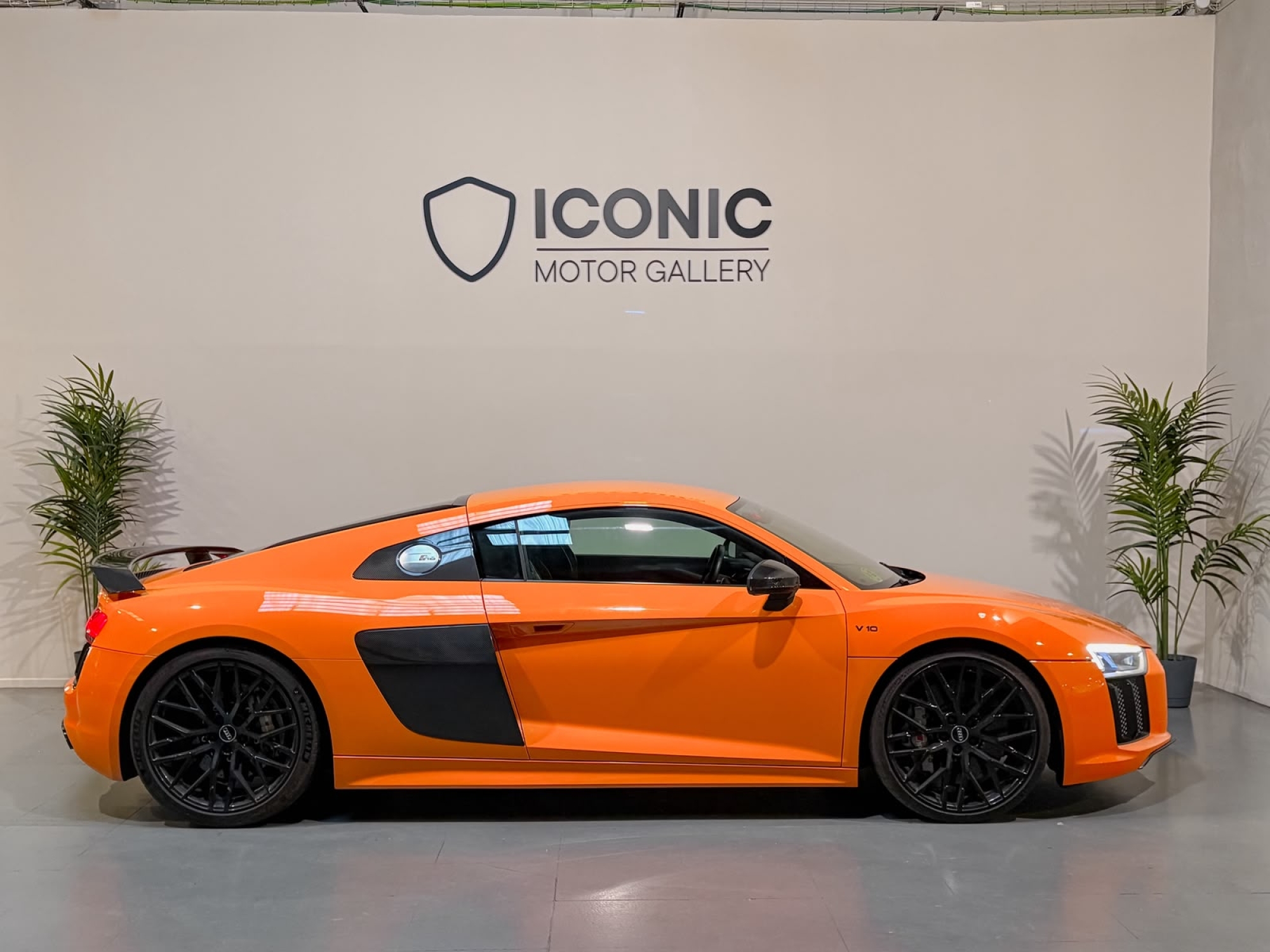 AUDI R8 V10 PLUS