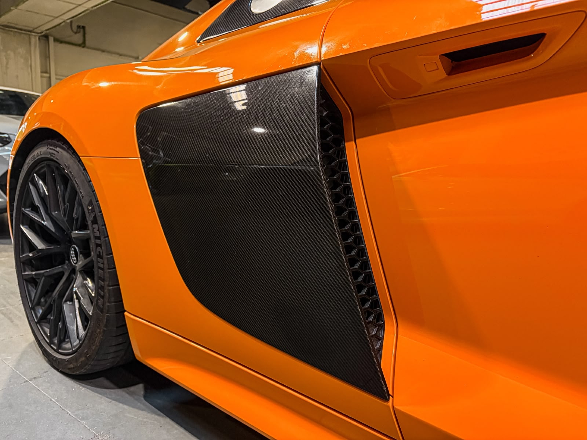 AUDI R8 V10 PLUS
