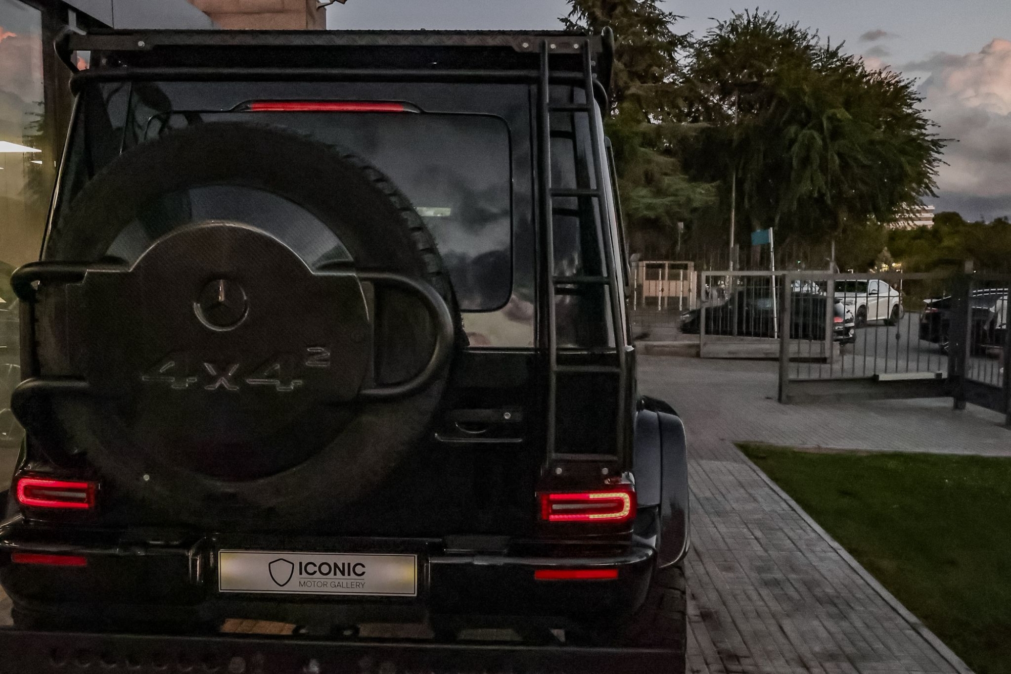 MERCEDES-BENZ G63 AMG 4X4 2