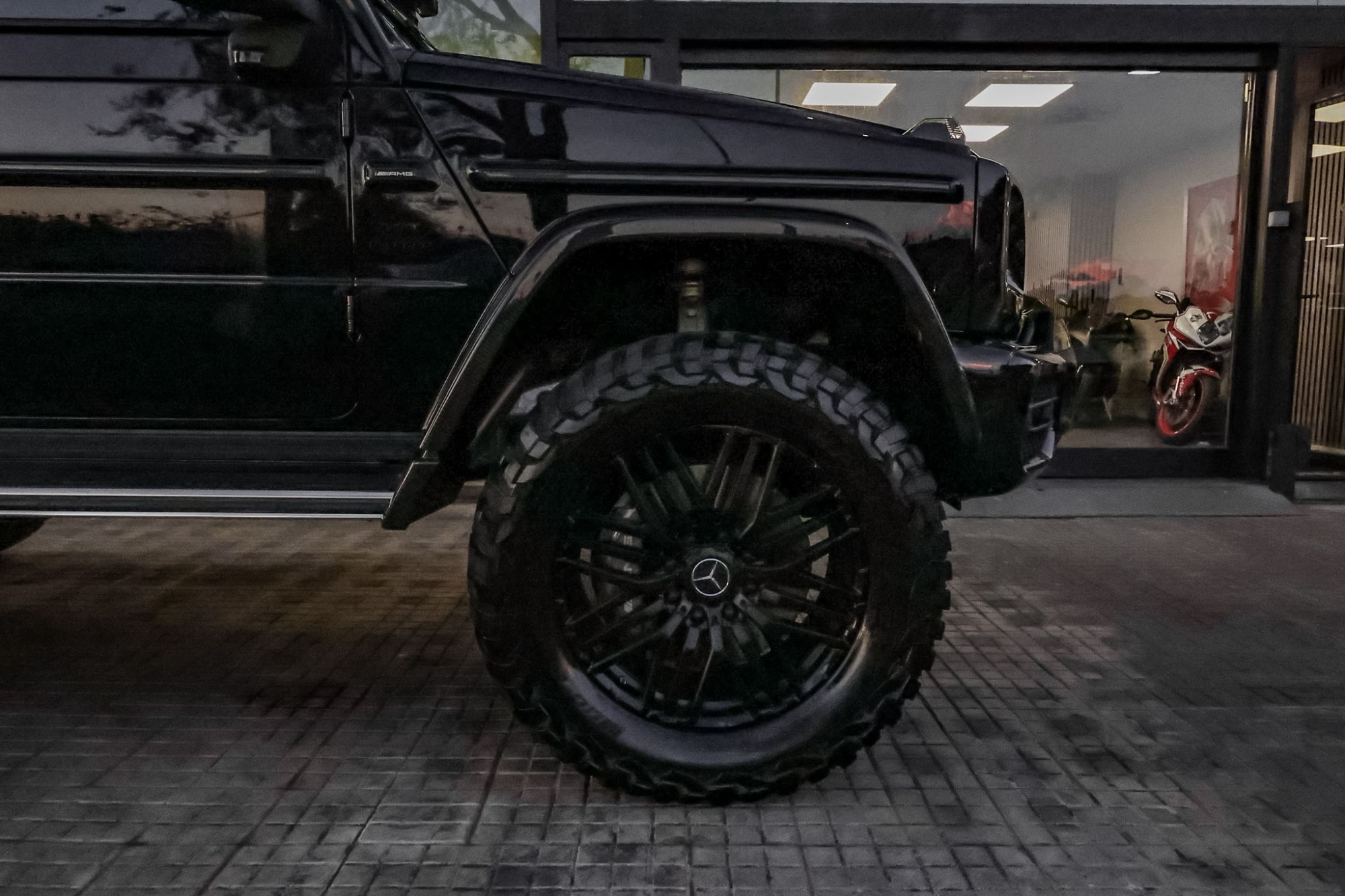 MERCEDES-BENZ G63 AMG 4X4 2