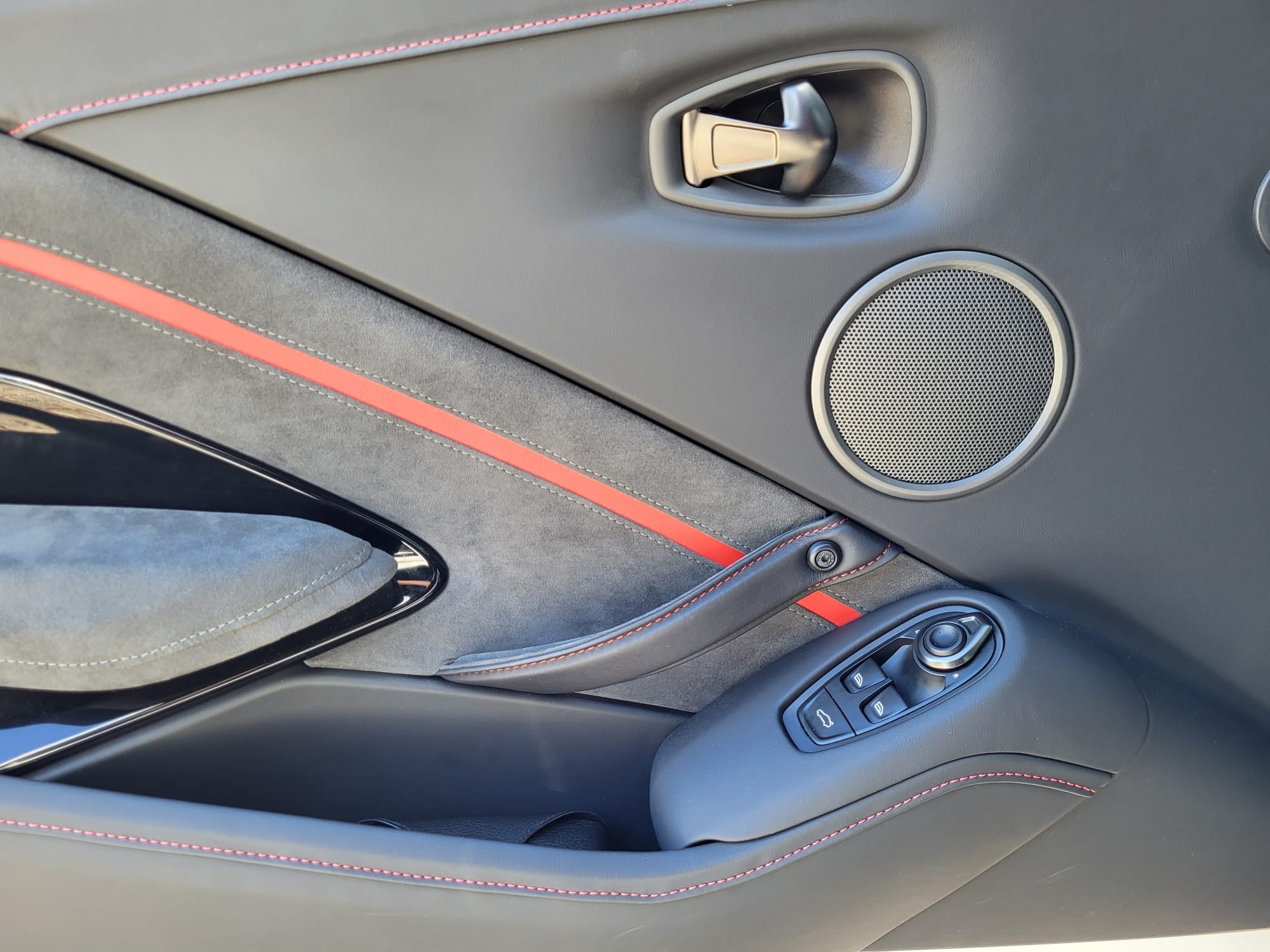 ASTON MARTIN VANTAGE F1 EDITION