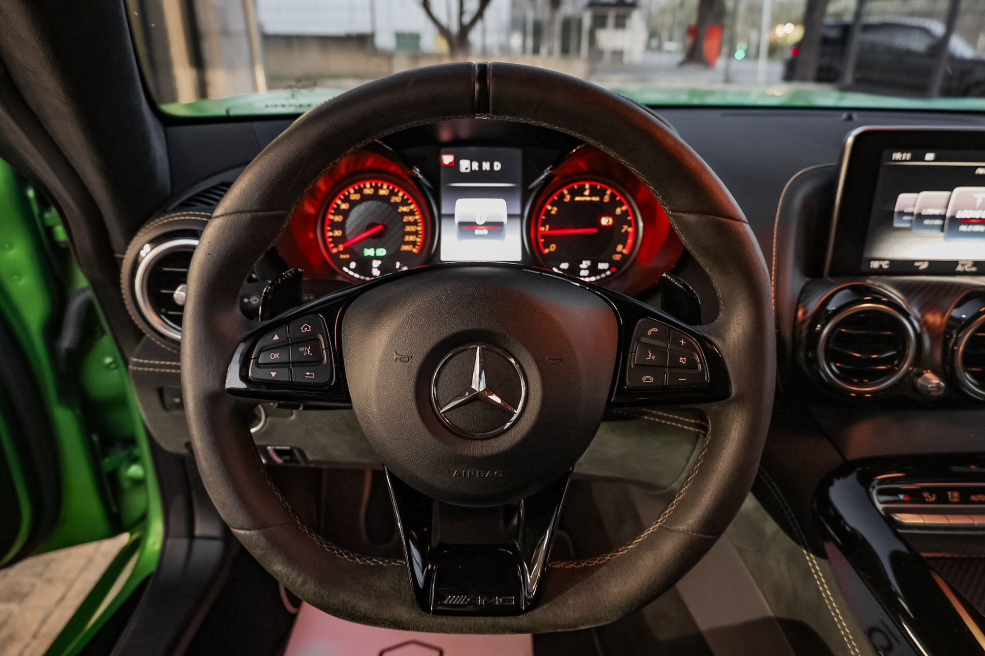 MERCEDES-BENZ AMG GT-R COUPÉ 