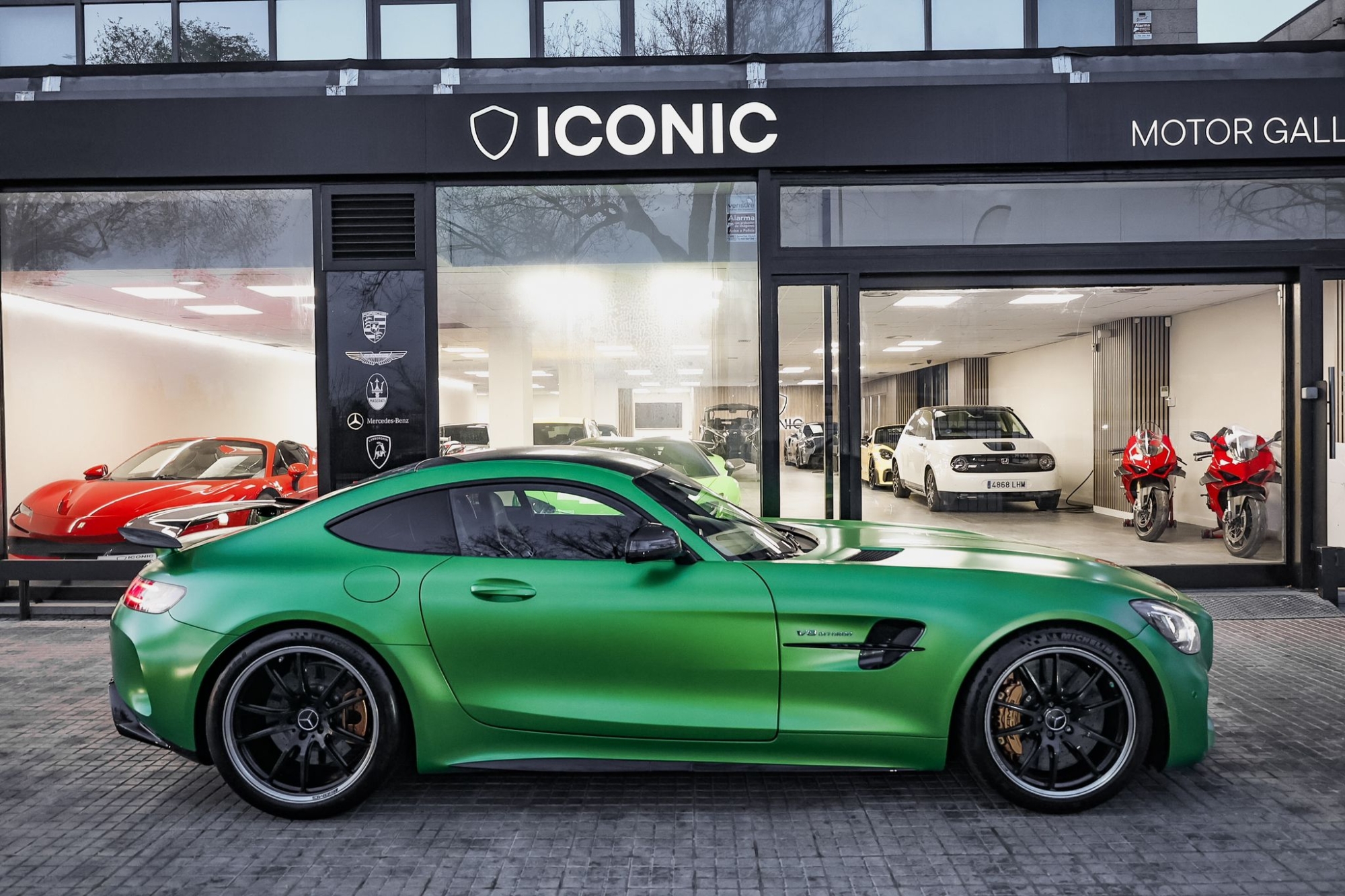 MERCEDES-BENZ AMG GT-R COUPÉ