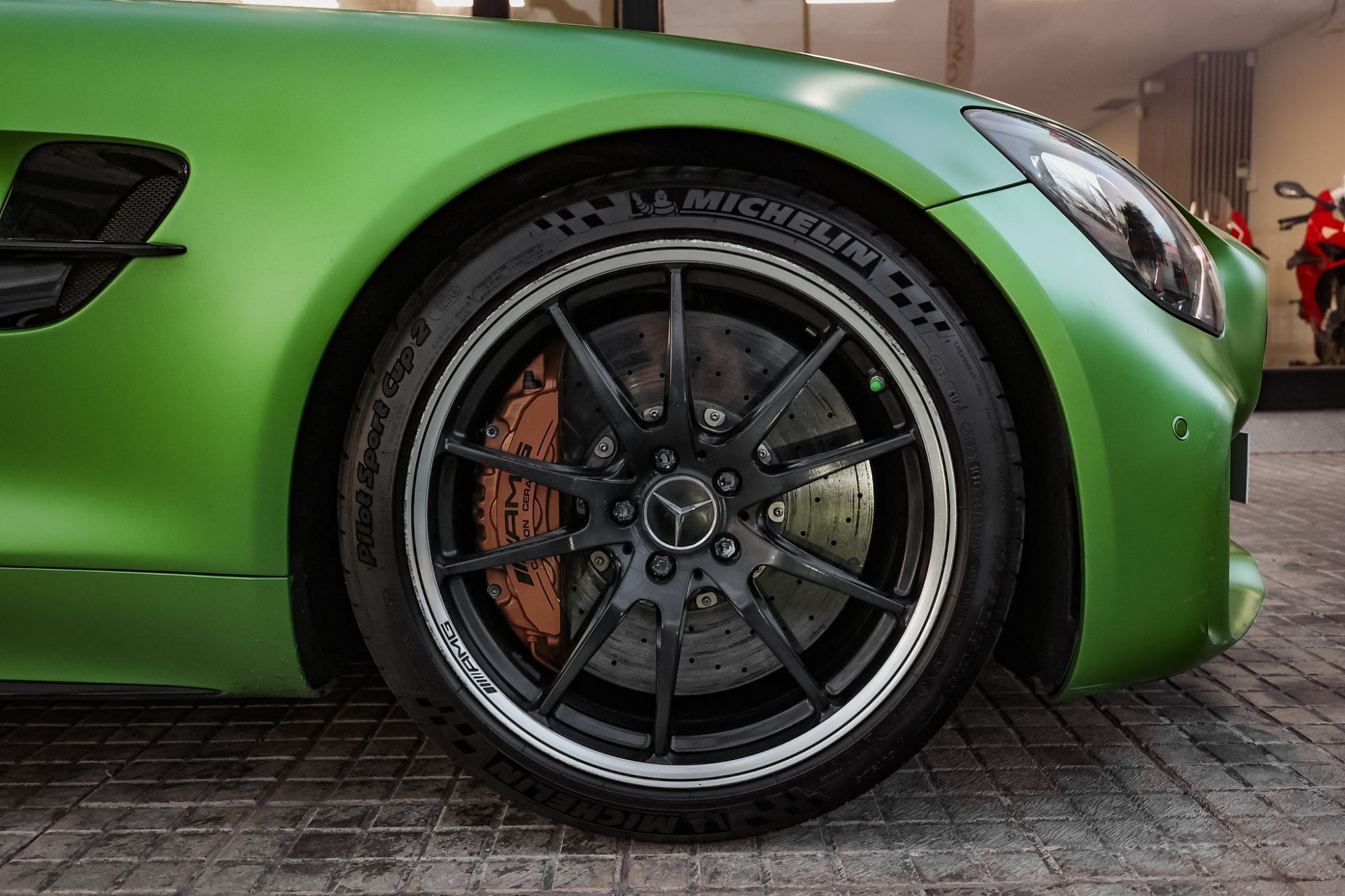 MERCEDES-BENZ AMG GT-R COUPÉ