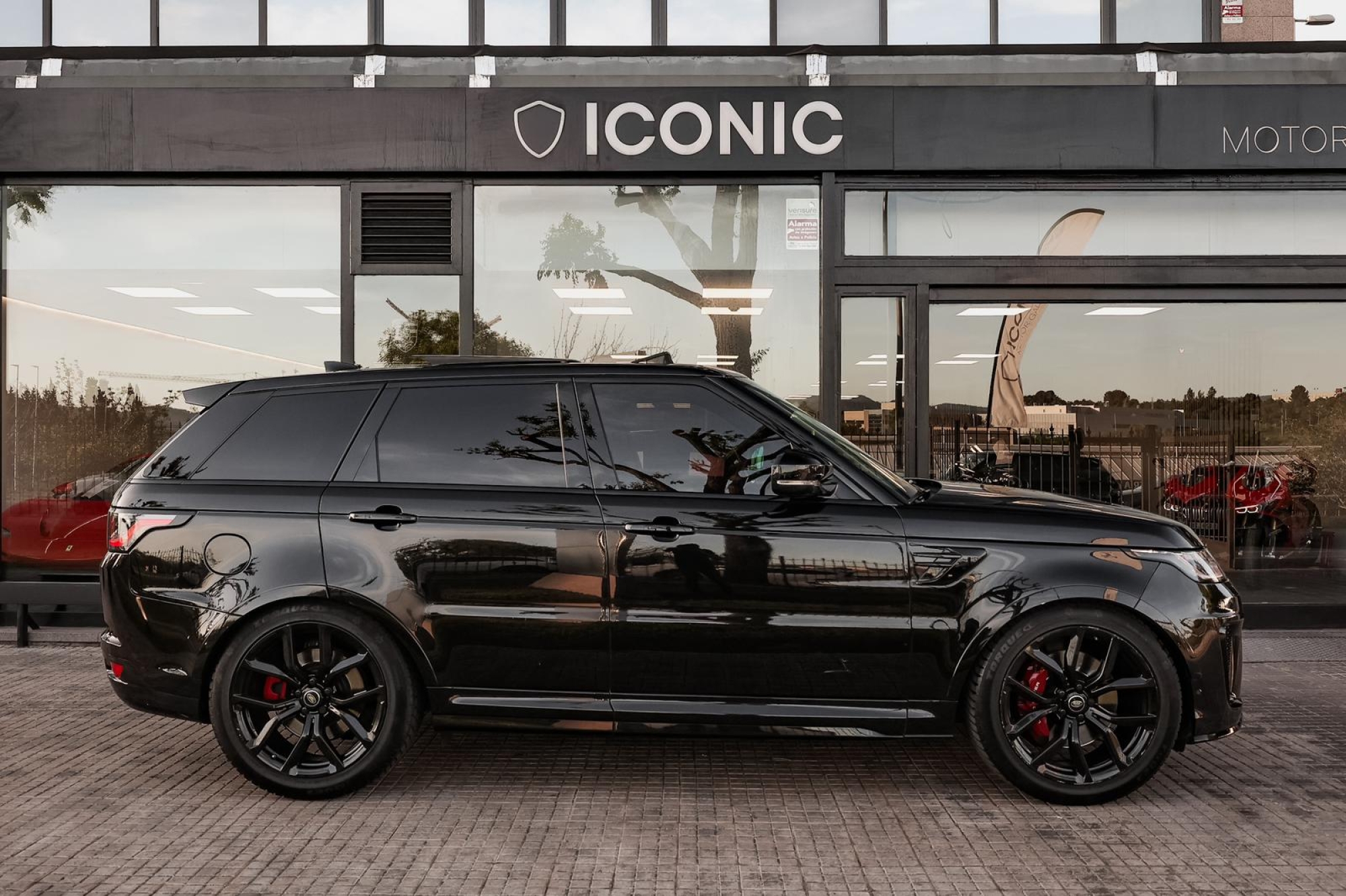 LAND ROVER RANGE ROVER SPORT SVR