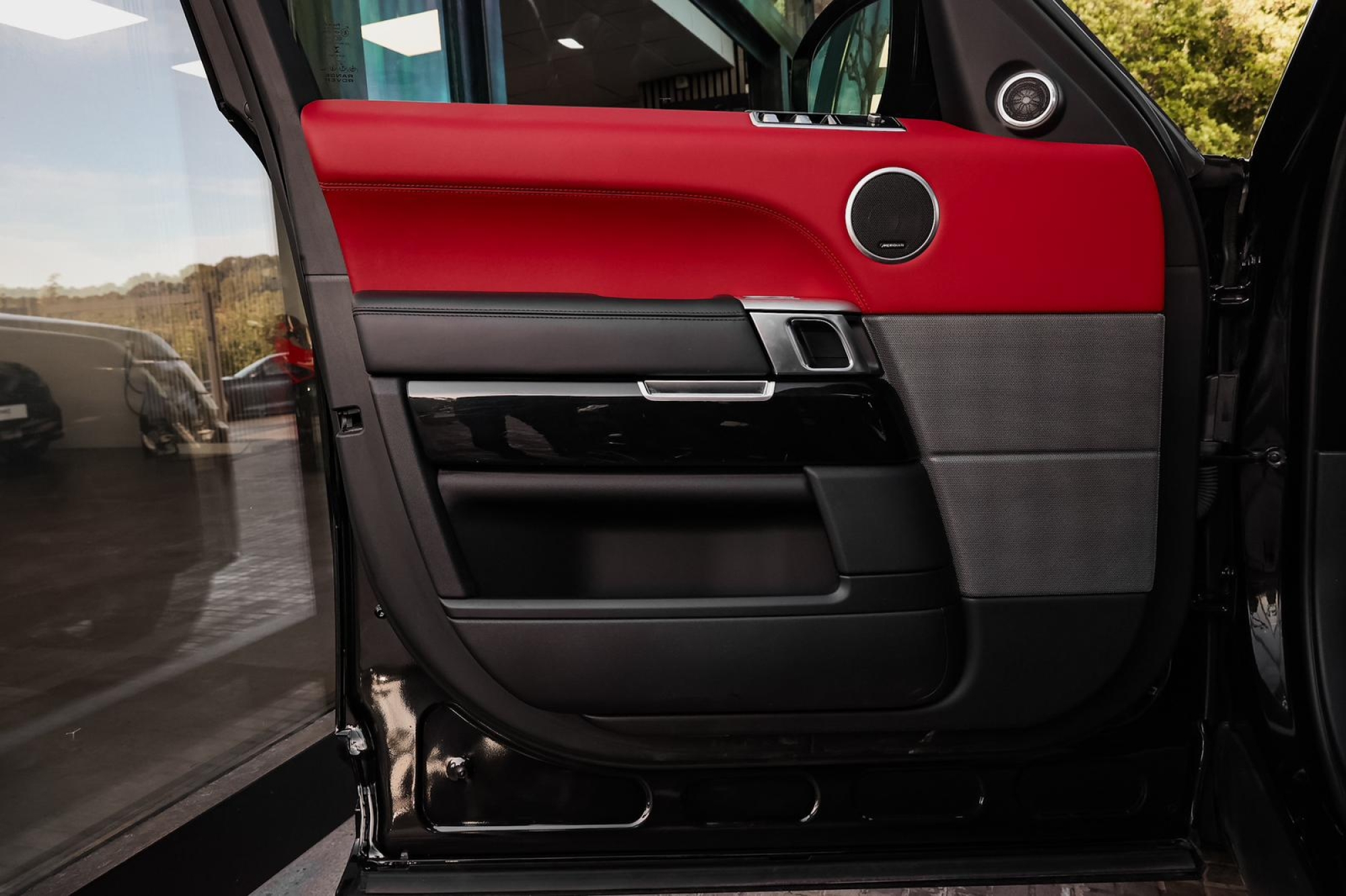 LAND ROVER RANGE ROVER SPORT SVR