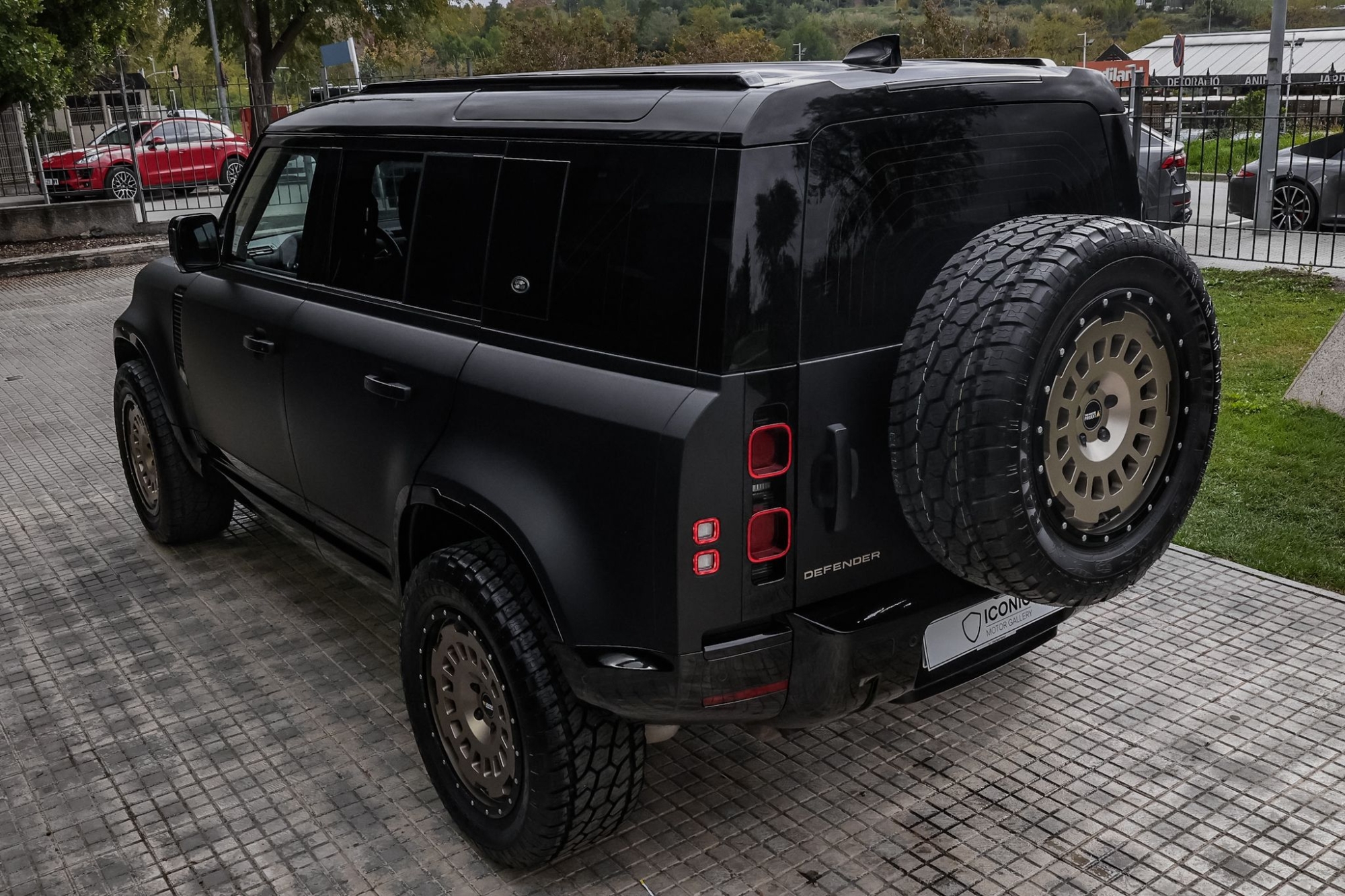 LAND ROVER DEFENDER