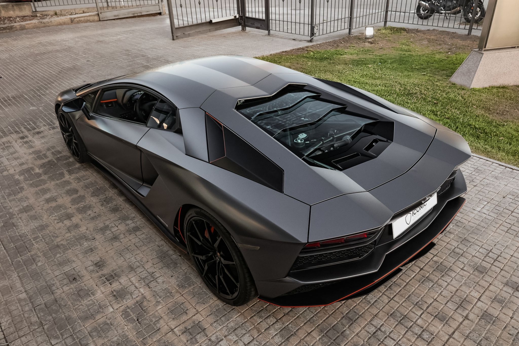 LAMBORGHINI AVENTADOR S