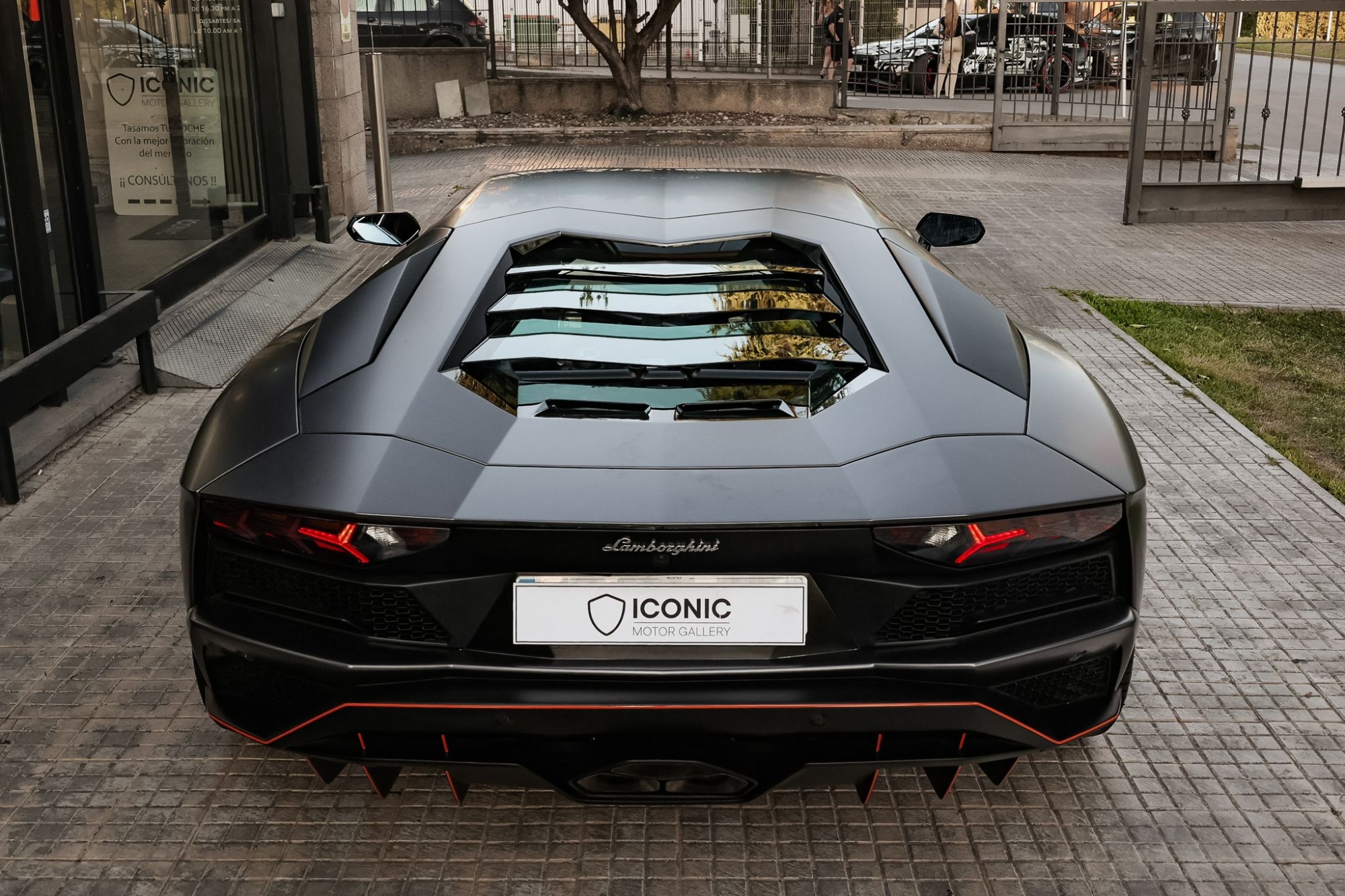 LAMBORGHINI AVENTADOR S