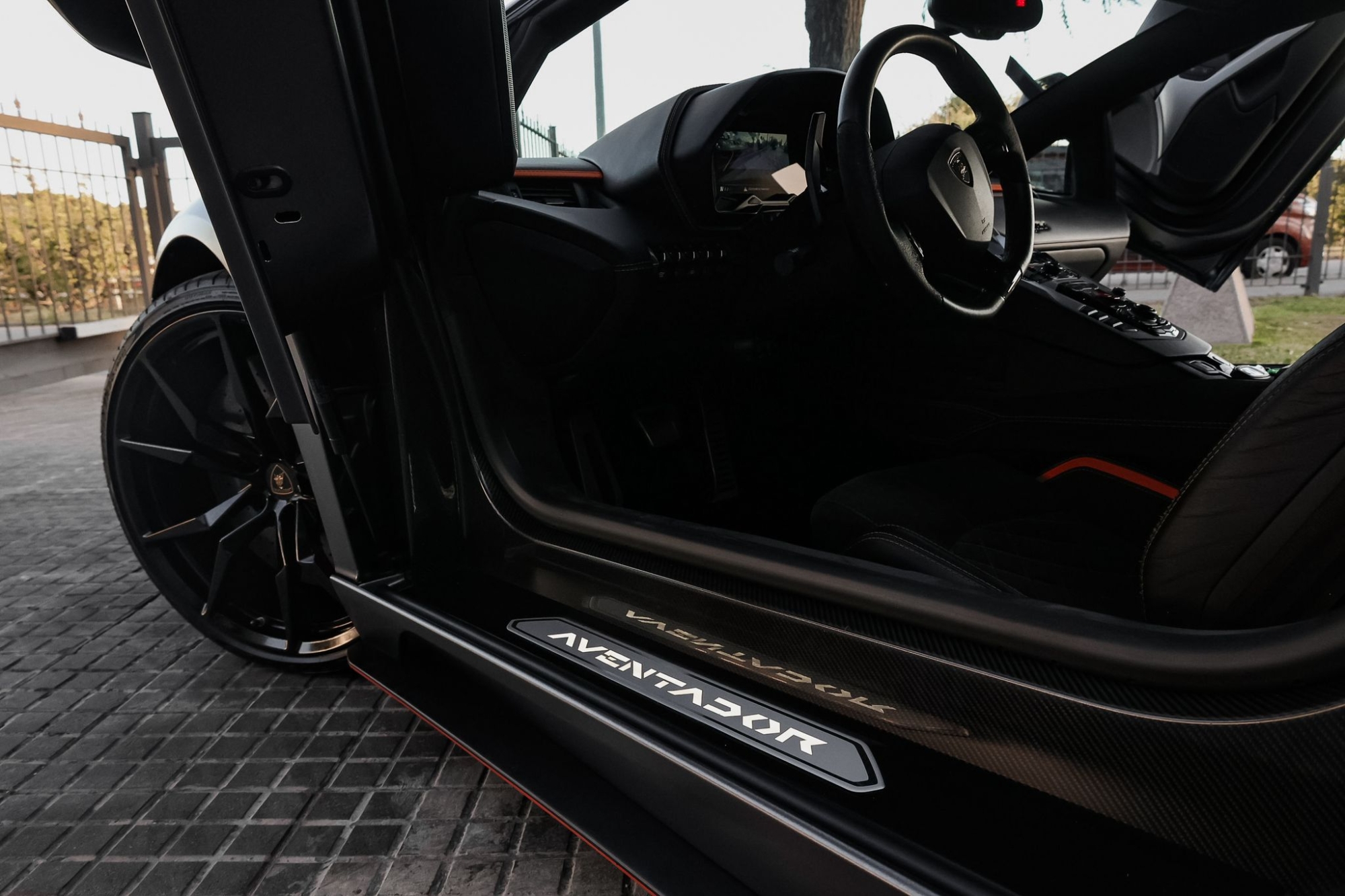LAMBORGHINI AVENTADOR S