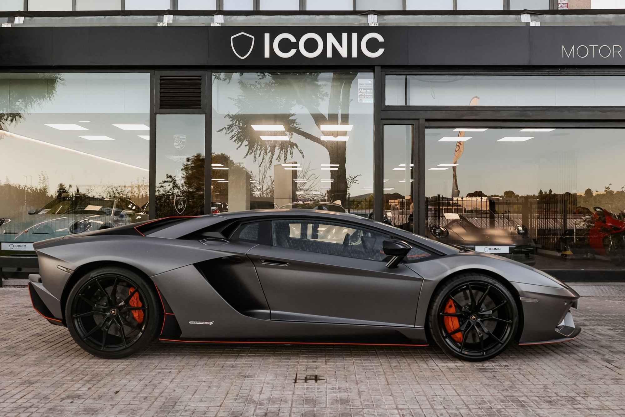 LAMBORGHINI AVENTADOR S