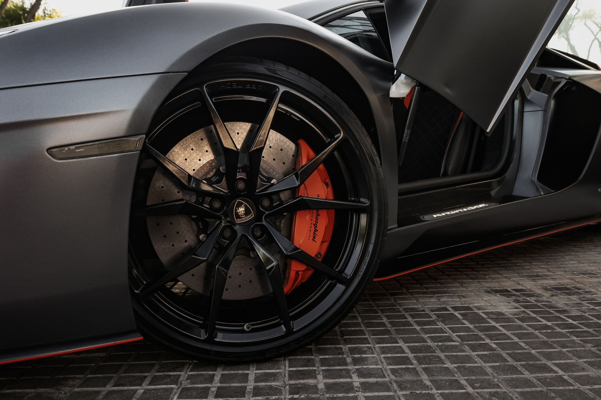 LAMBORGHINI AVENTADOR S