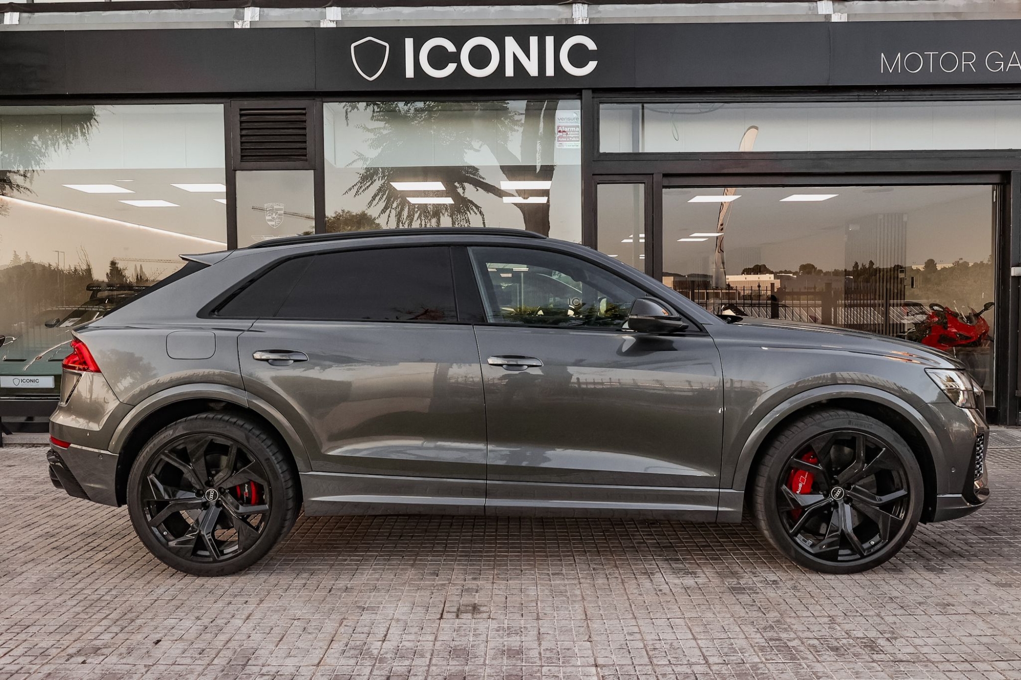 AUDI RSQ8