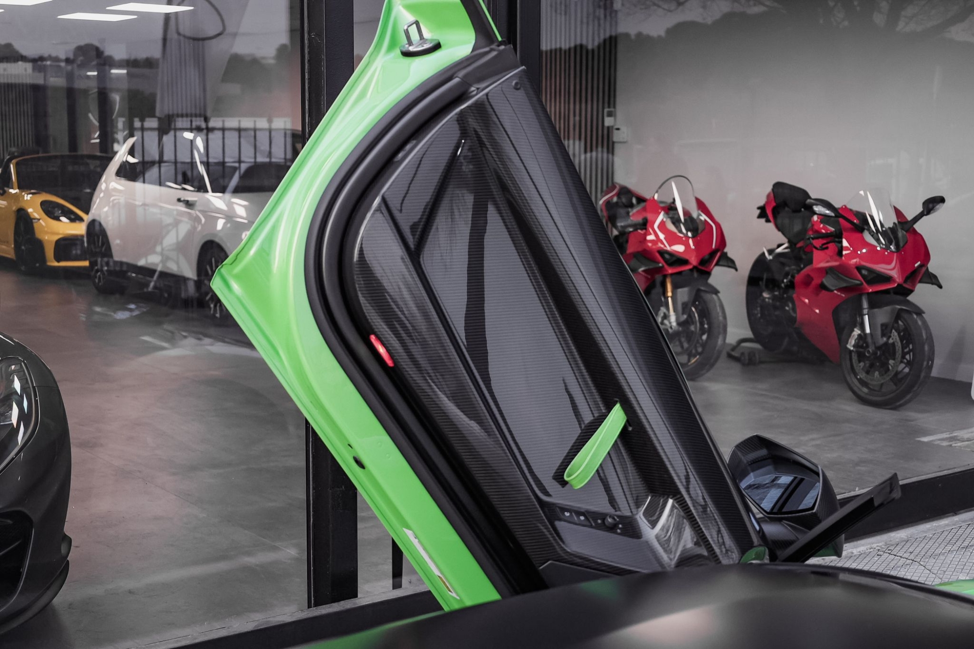 LAMBORGHINI AVENTADOR SVJ 770-4 