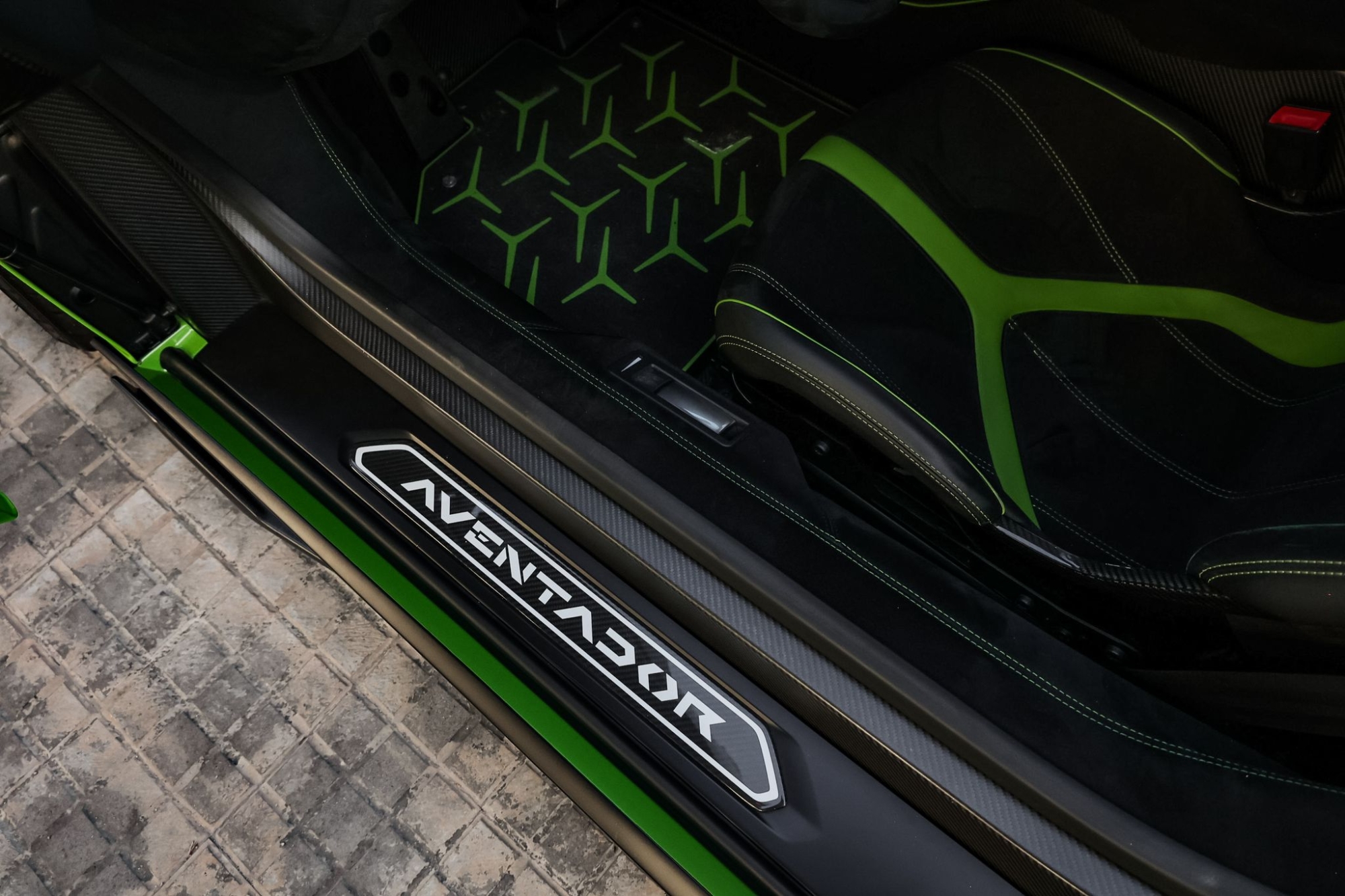 LAMBORGHINI AVENTADOR SVJ 770-4 