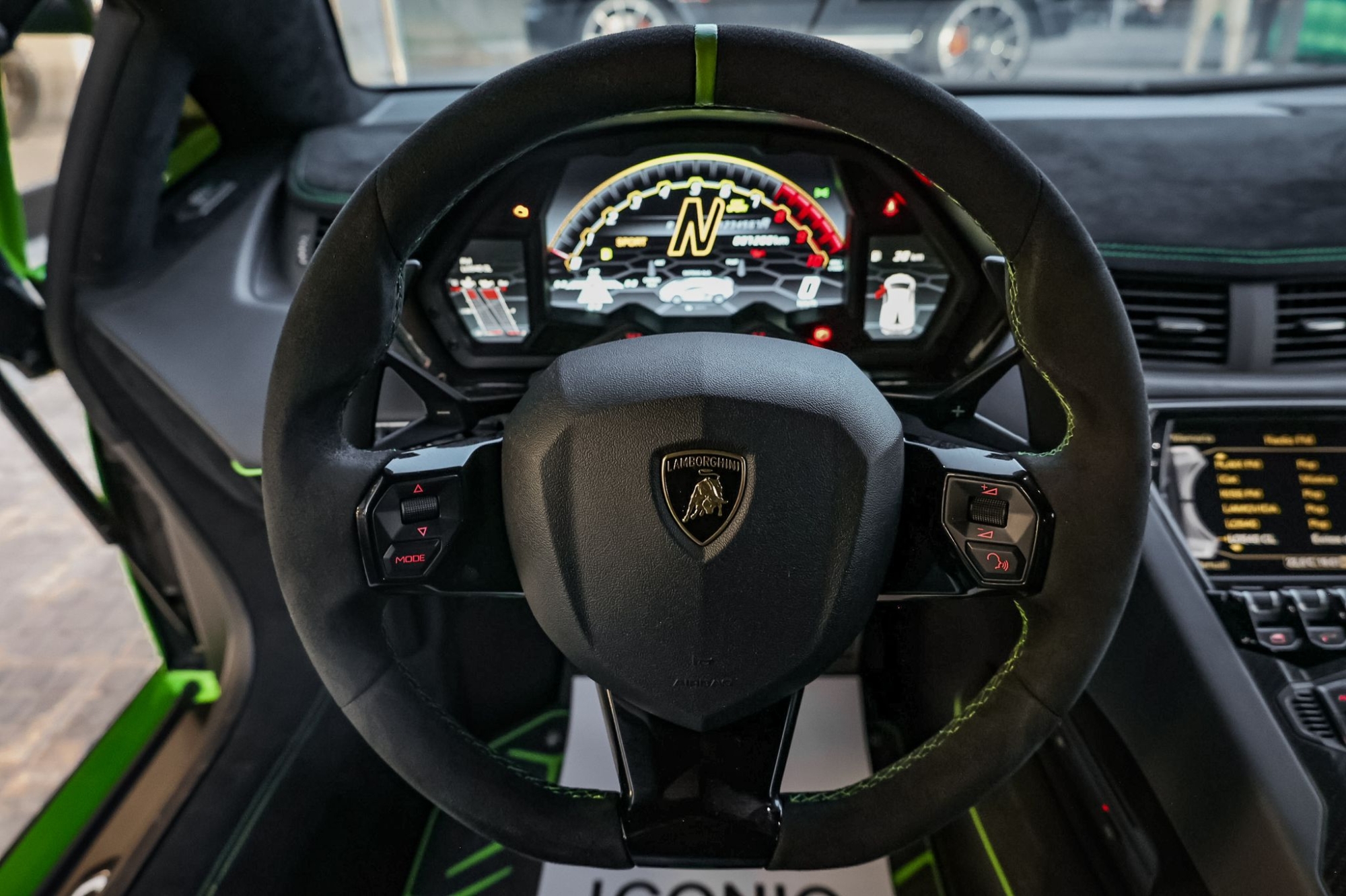LAMBORGHINI AVENTADOR SVJ 770-4 