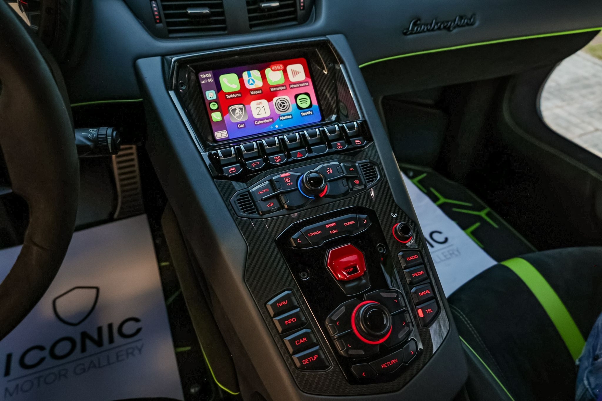 LAMBORGHINI AVENTADOR SVJ 770-4 