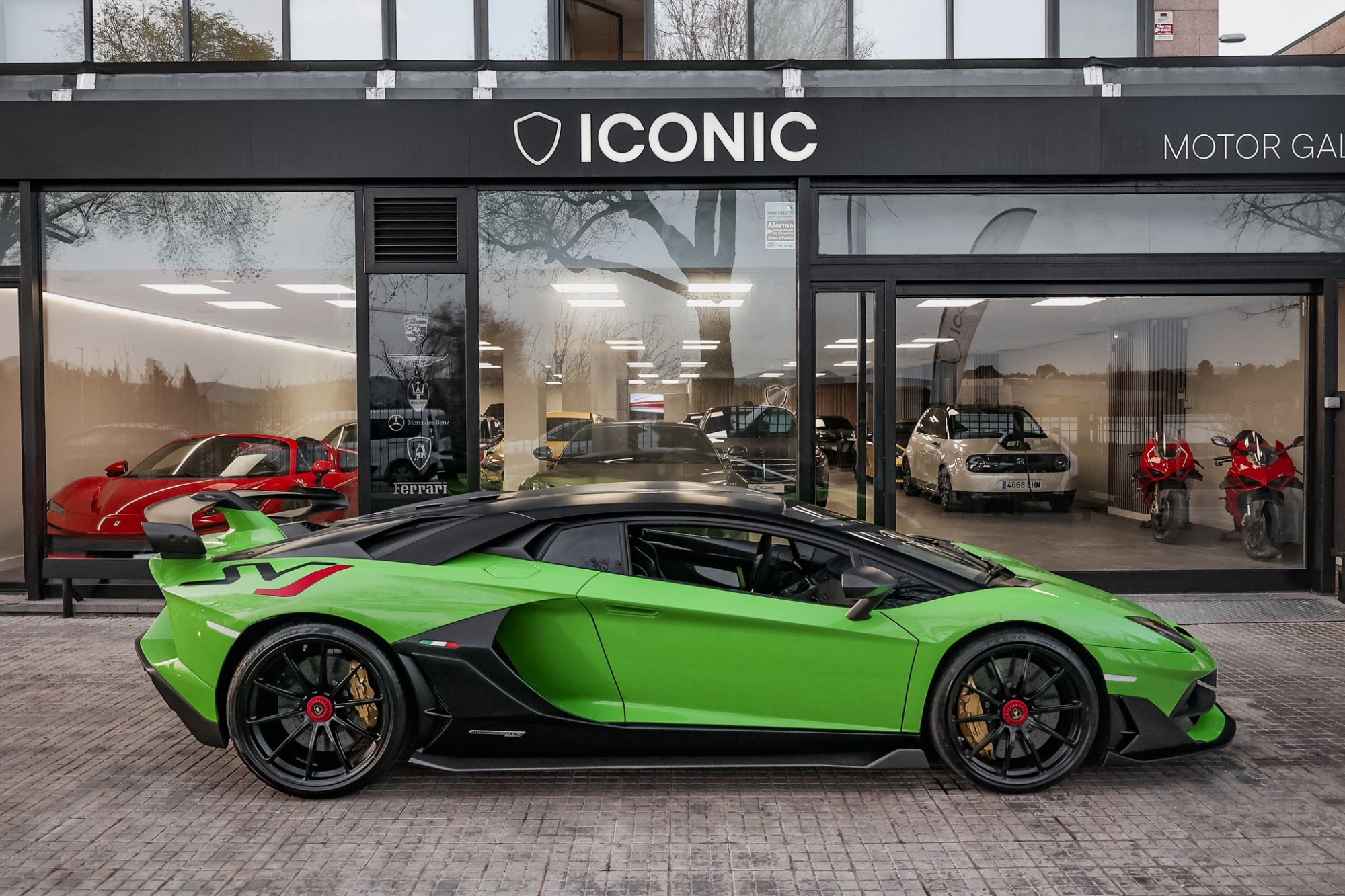 LAMBORGHINI AVENTADOR SVJ 770-4 