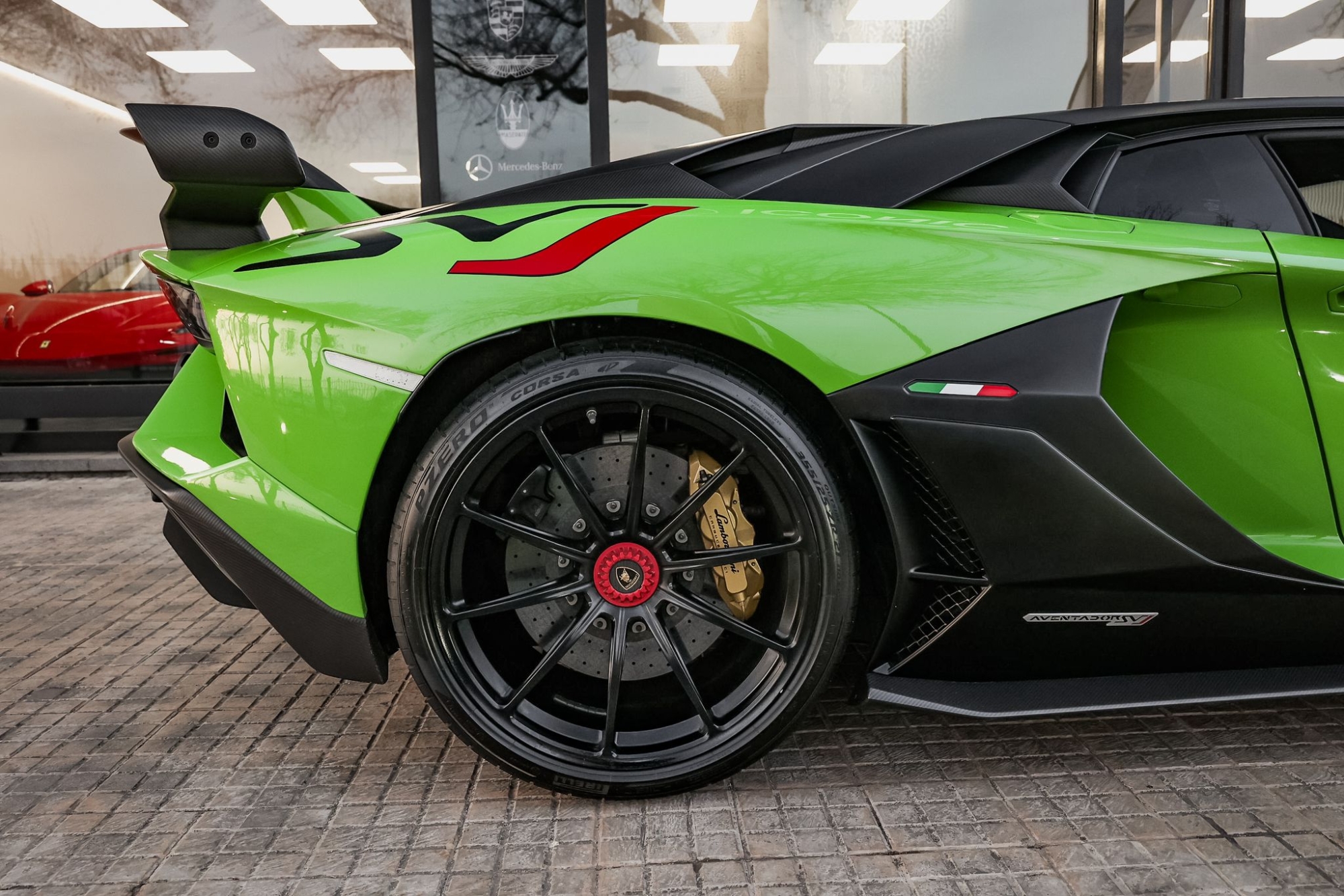 LAMBORGHINI AVENTADOR SVJ 770-4 