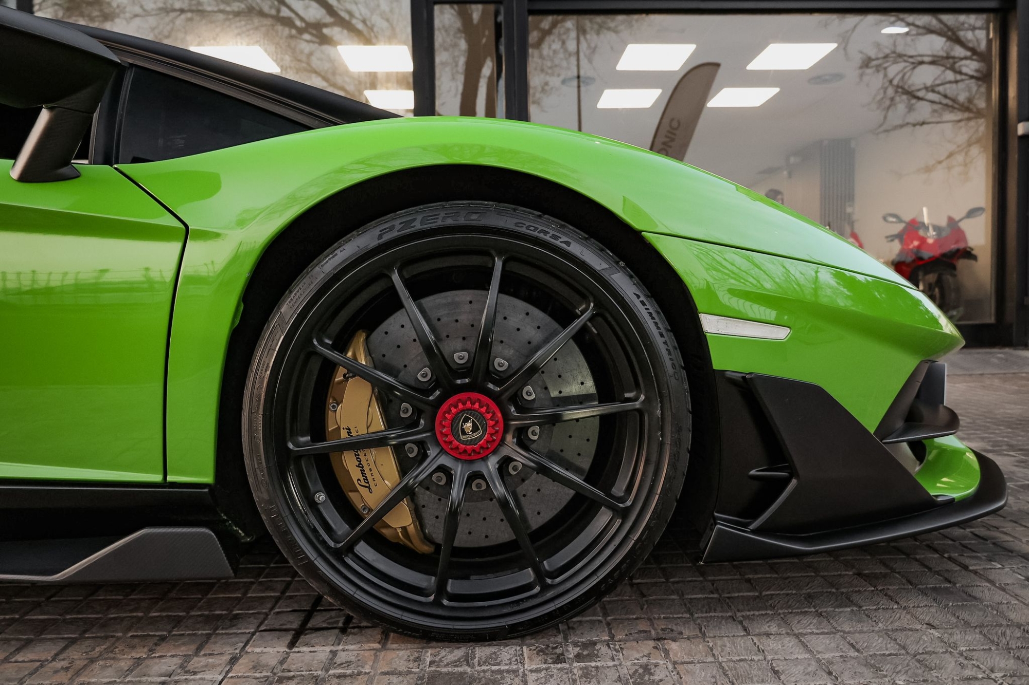 LAMBORGHINI AVENTADOR SVJ 770-4 