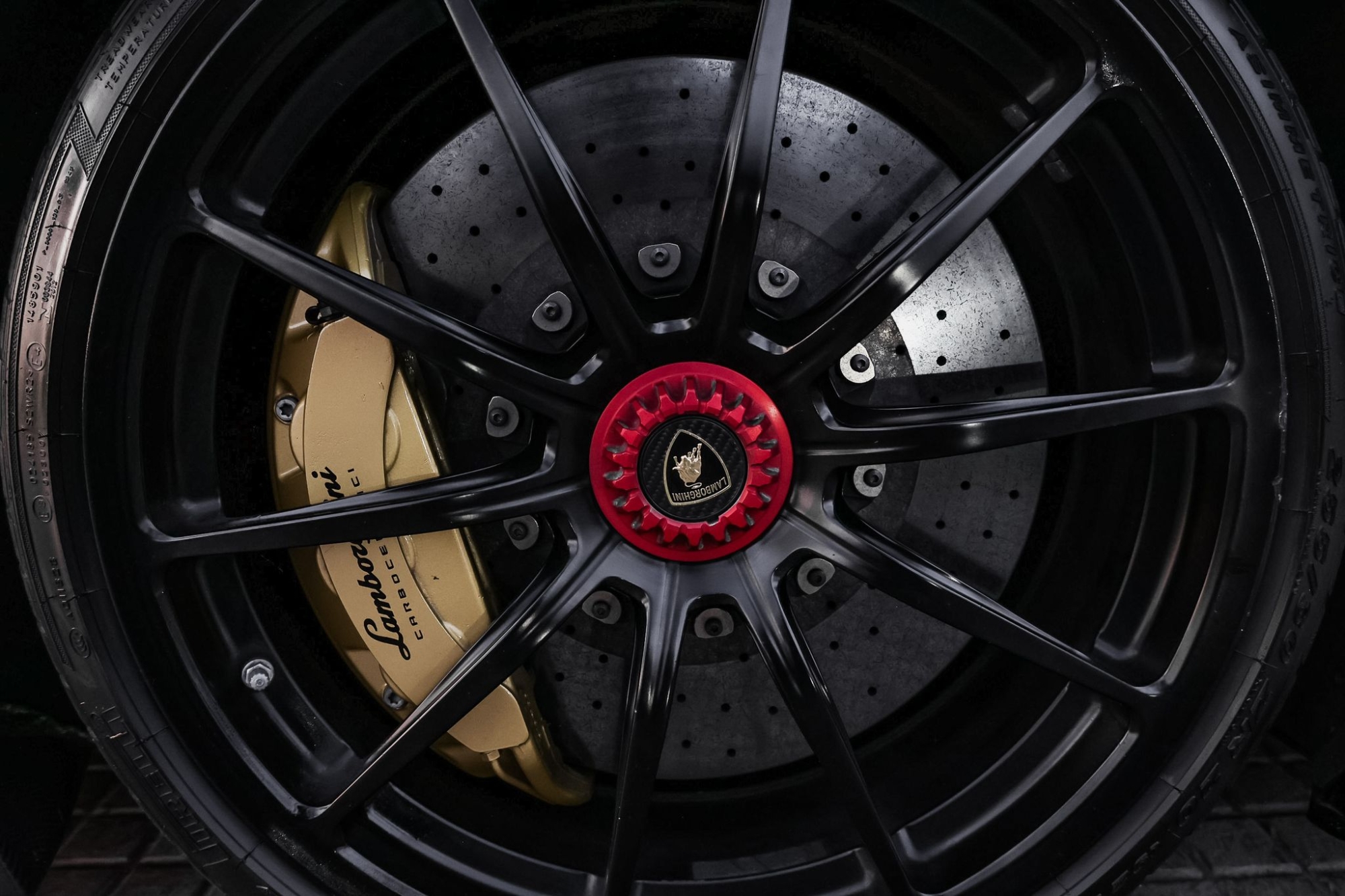 LAMBORGHINI AVENTADOR SVJ 770-4 