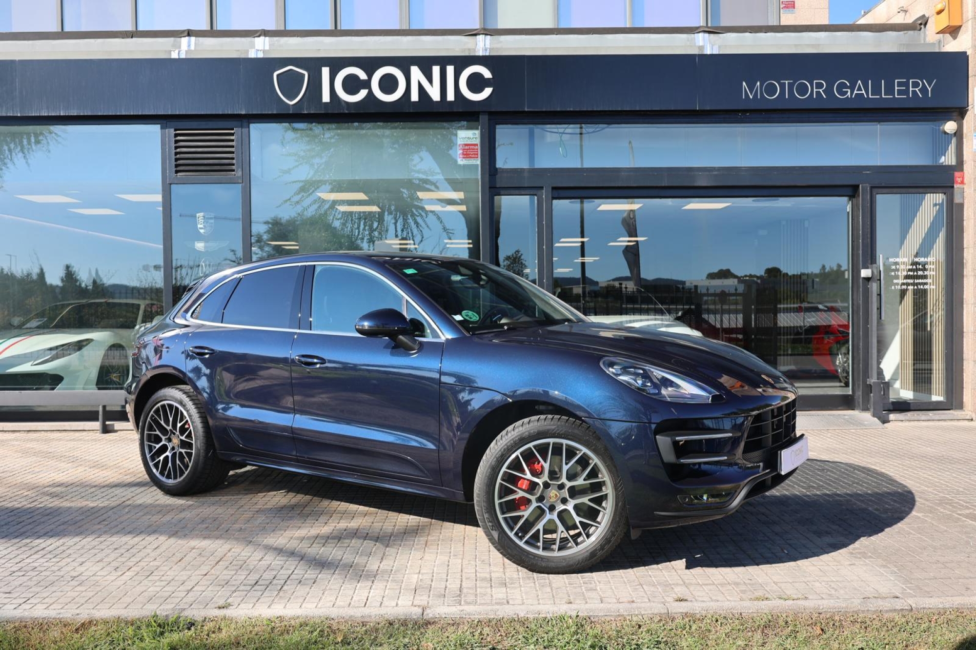 PORSCHE MACAN TURBO