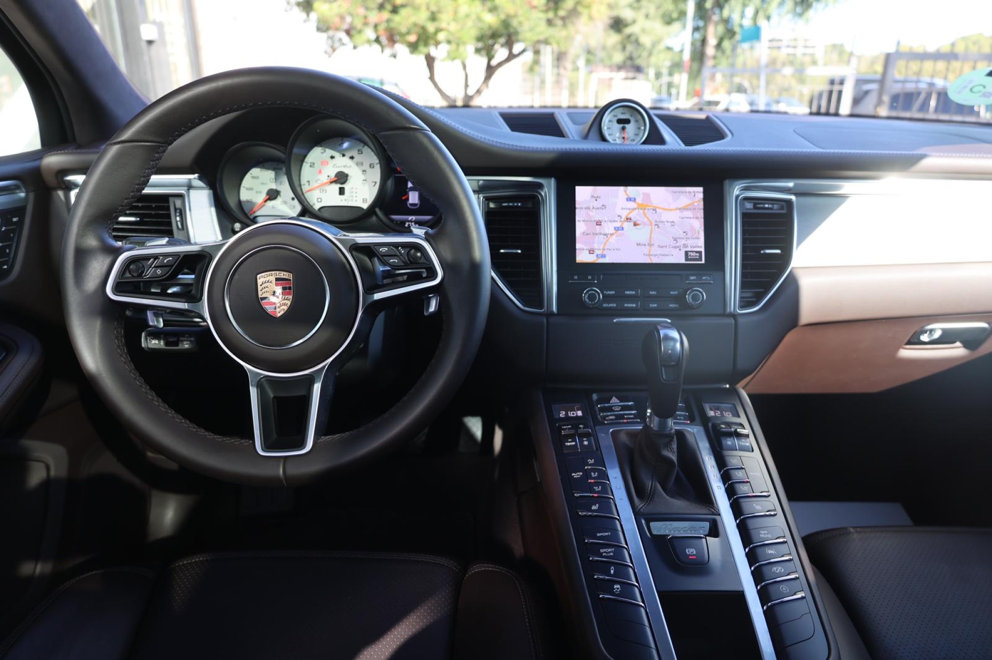 PORSCHE MACAN TURBO