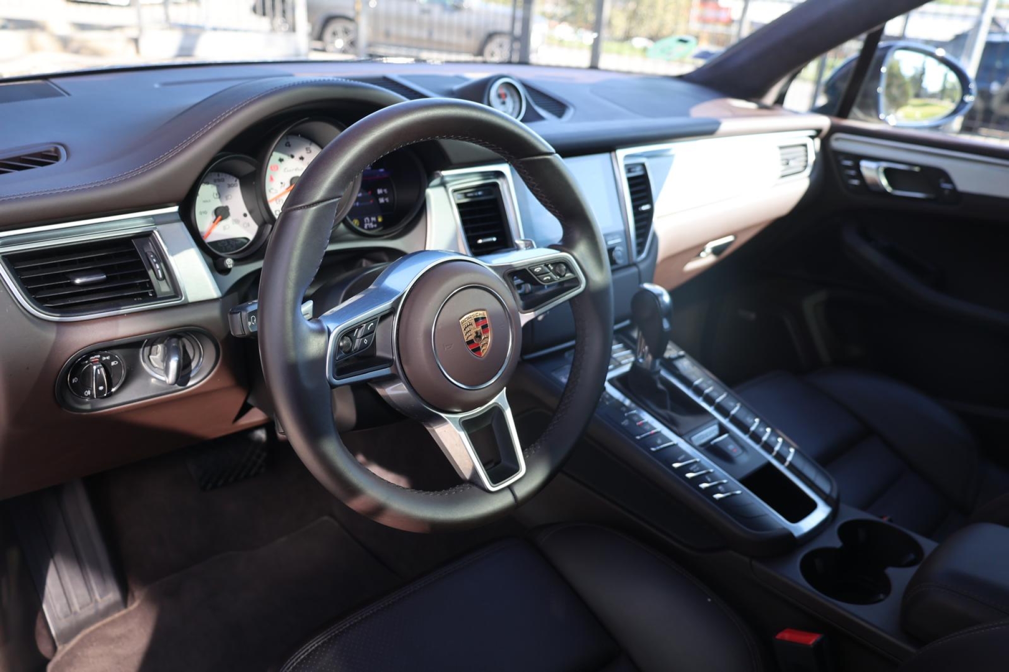PORSCHE MACAN TURBO