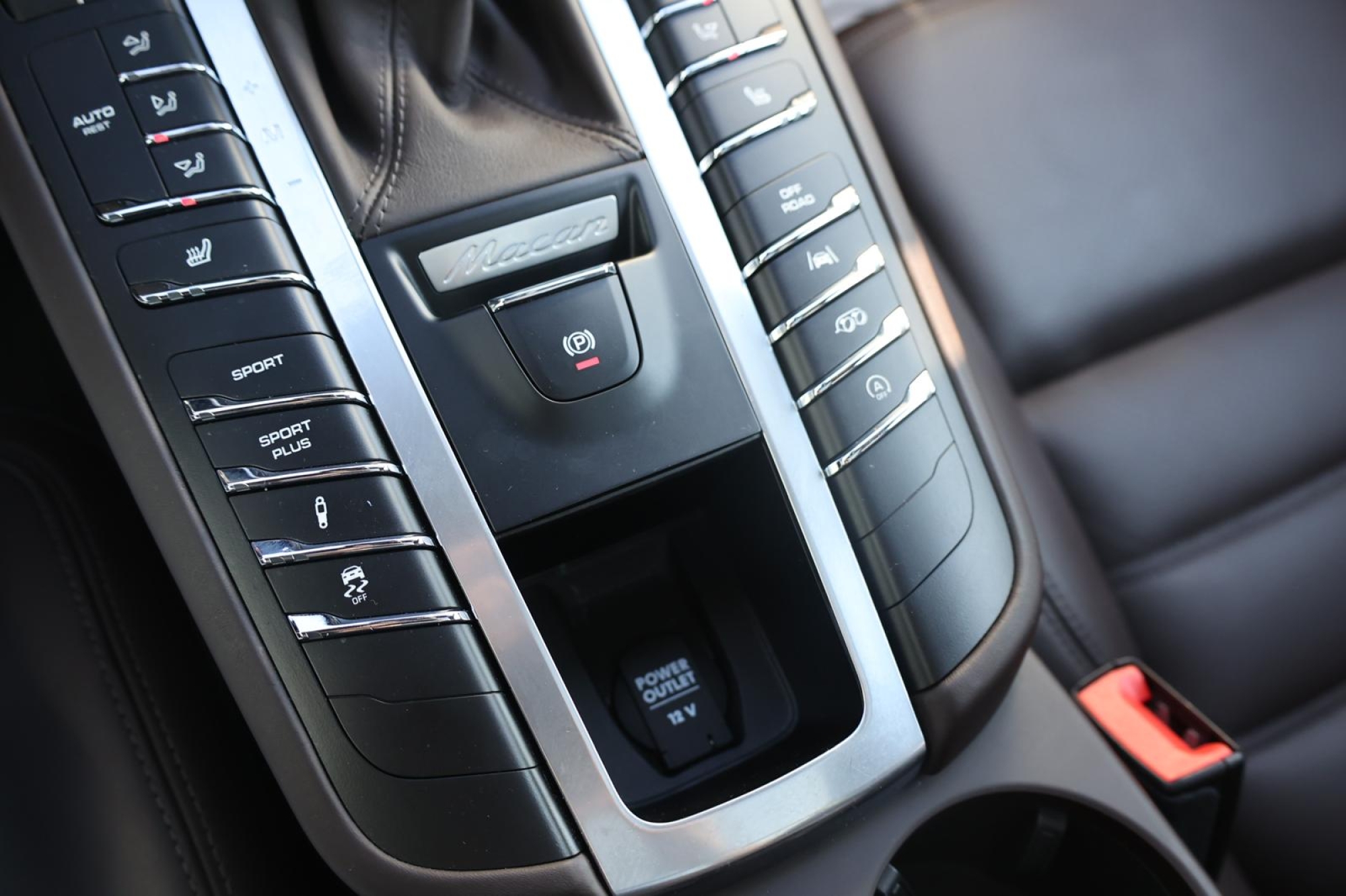 PORSCHE MACAN TURBO