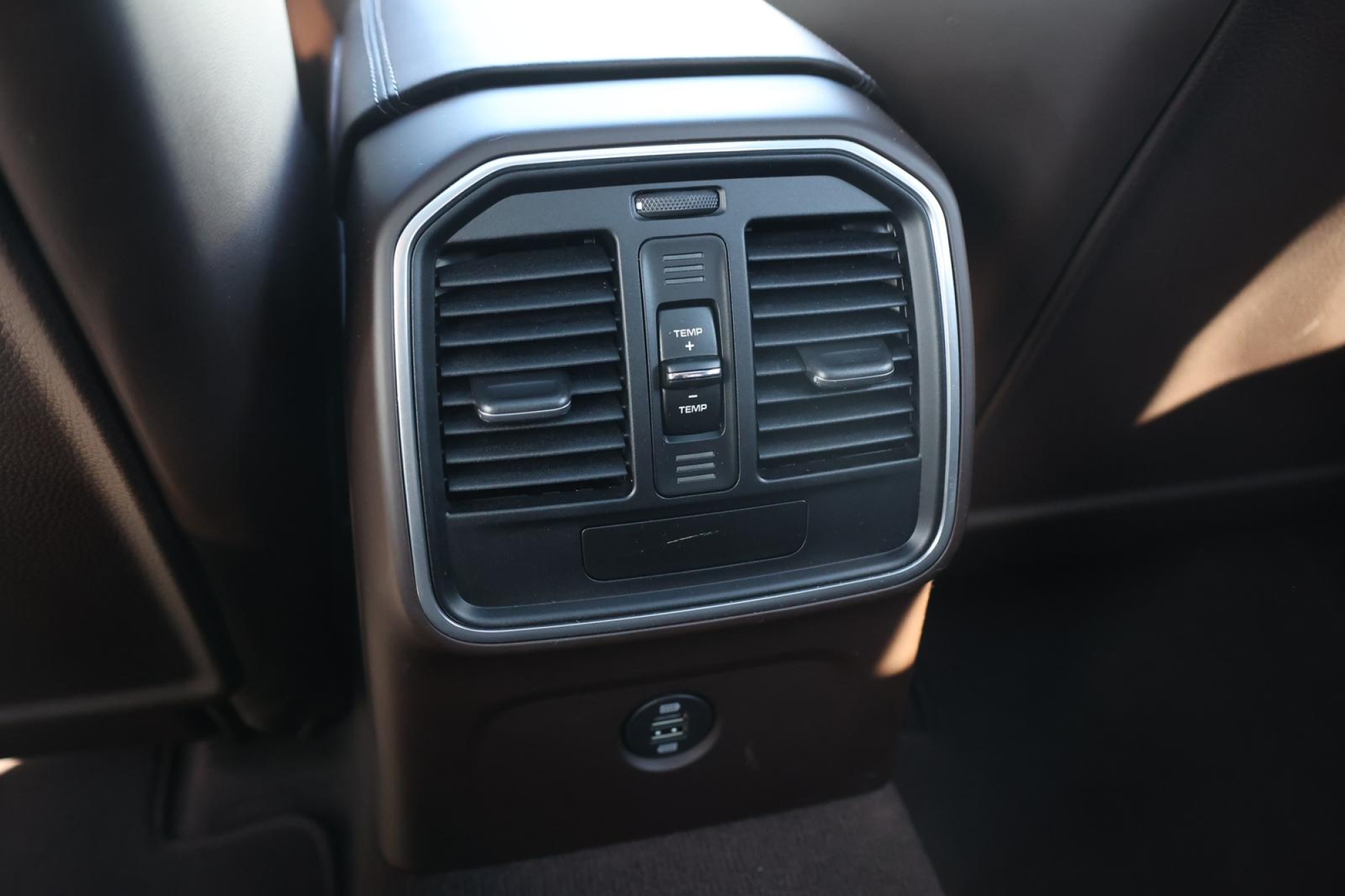 PORSCHE MACAN TURBO