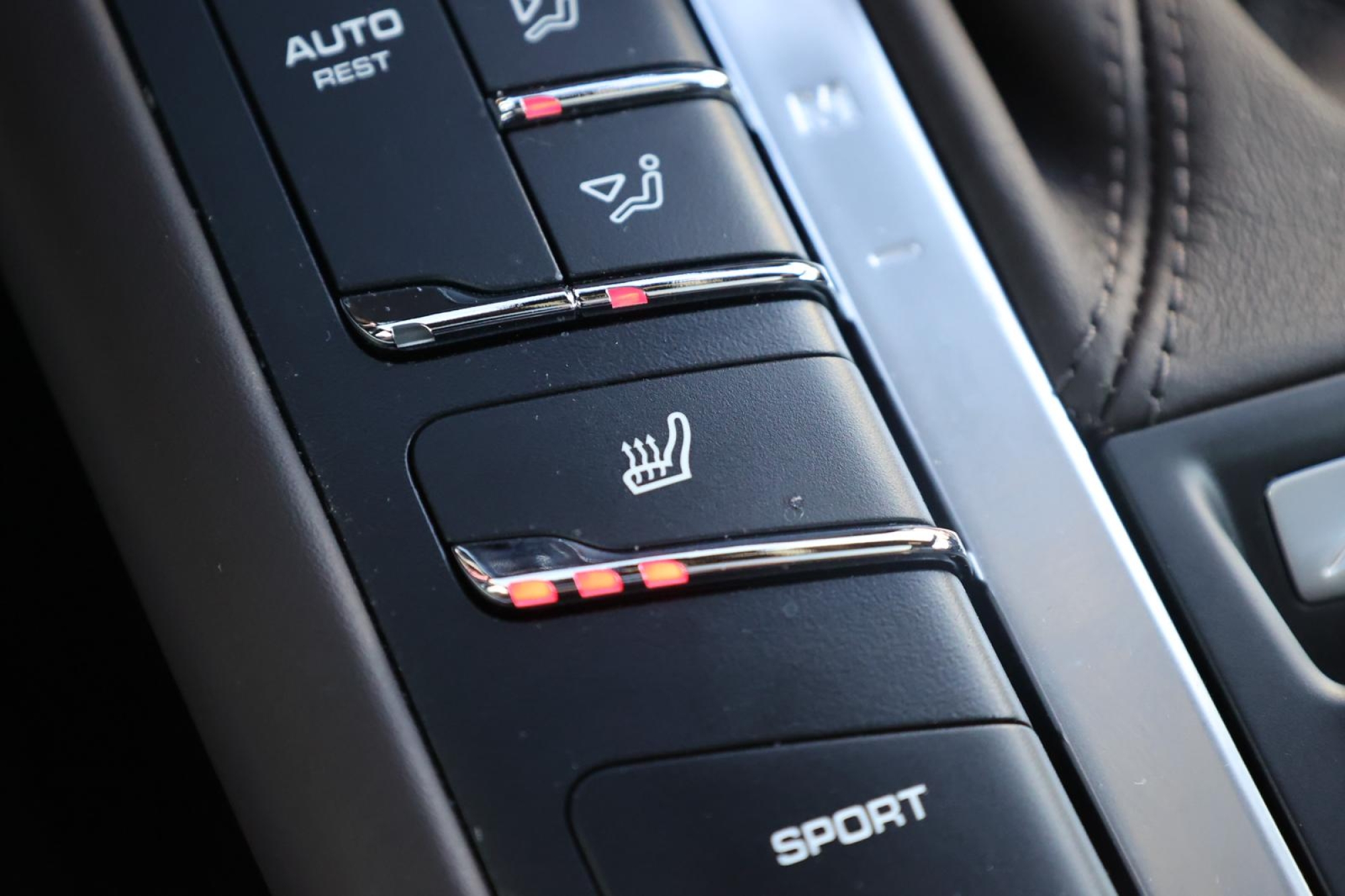 PORSCHE MACAN TURBO