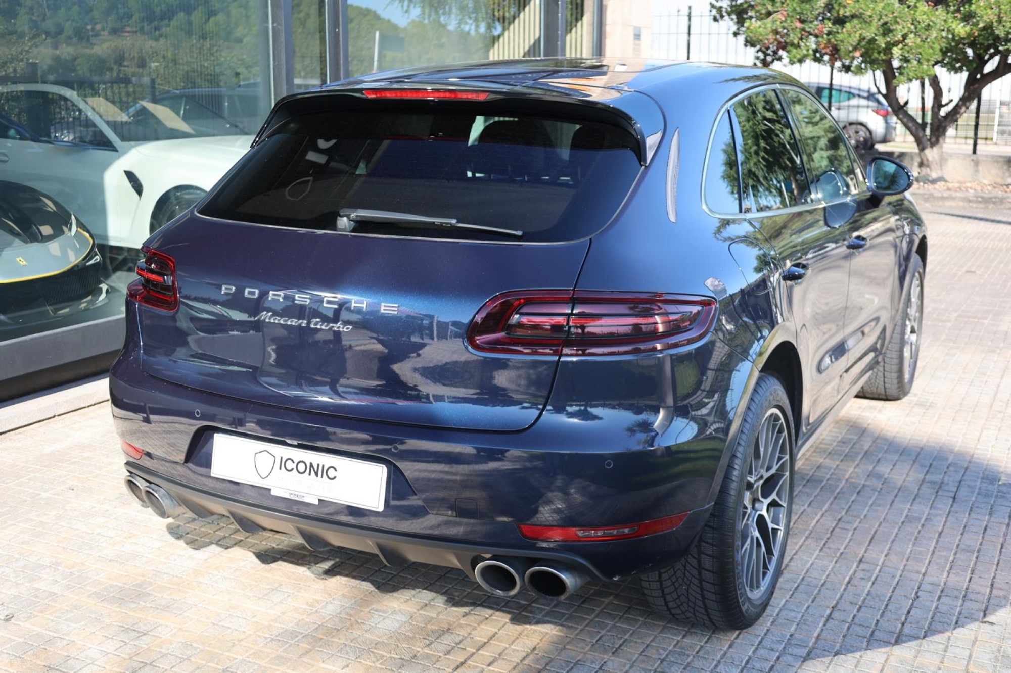 PORSCHE MACAN TURBO