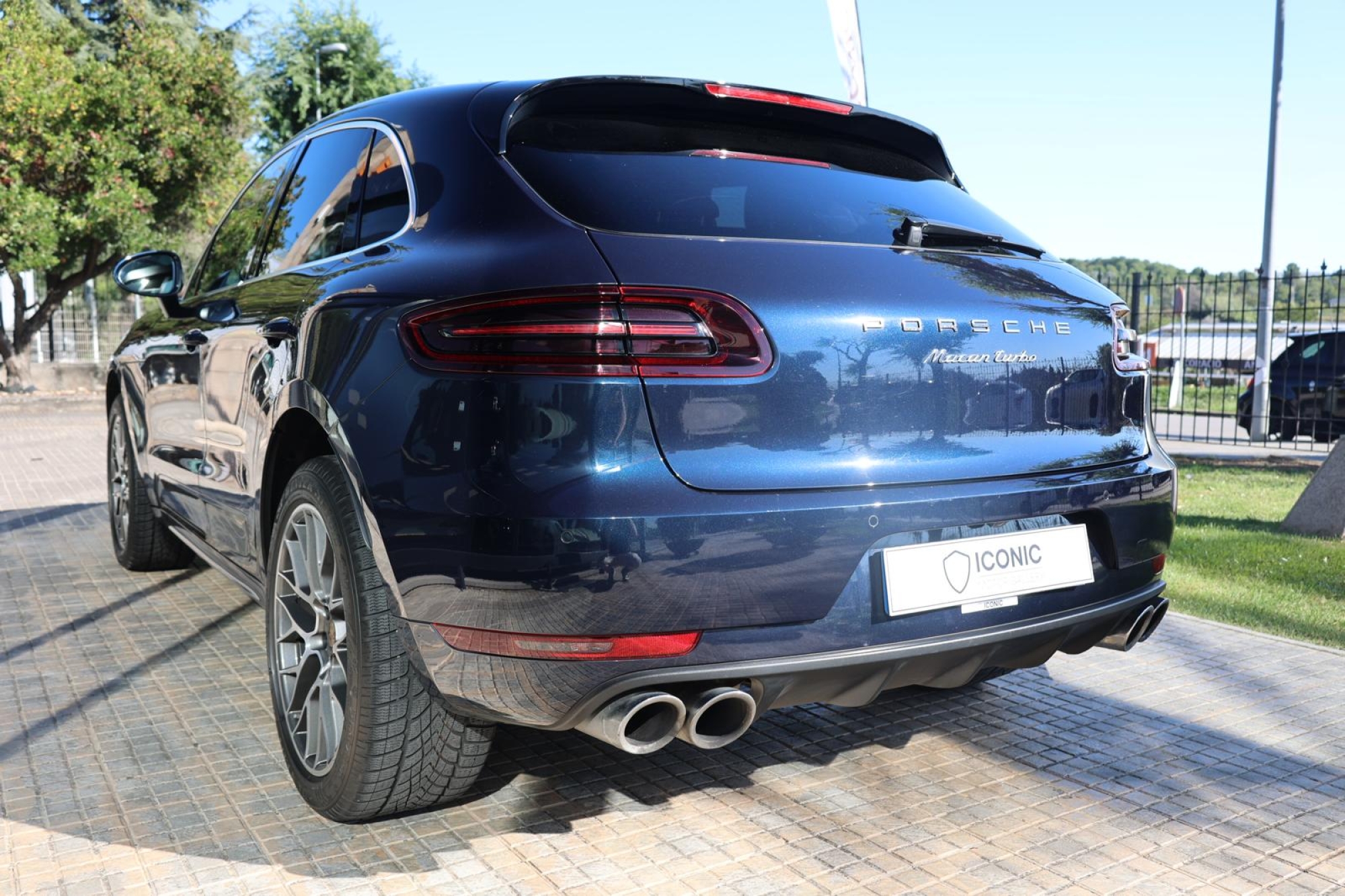 PORSCHE MACAN TURBO