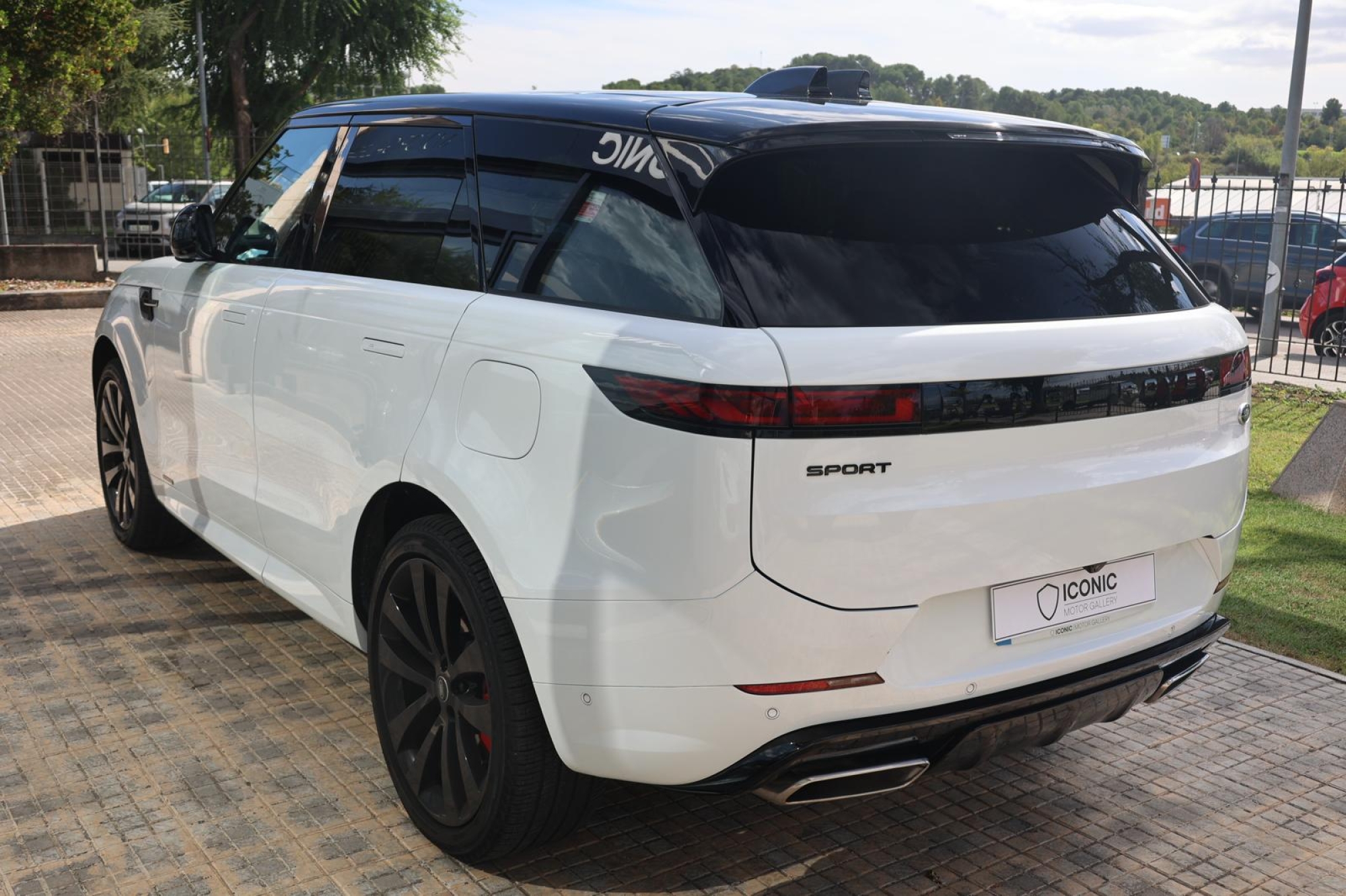 LAND ROVER RANGE ROVER SPORT HYBRID AUTOBIOGRAPHY