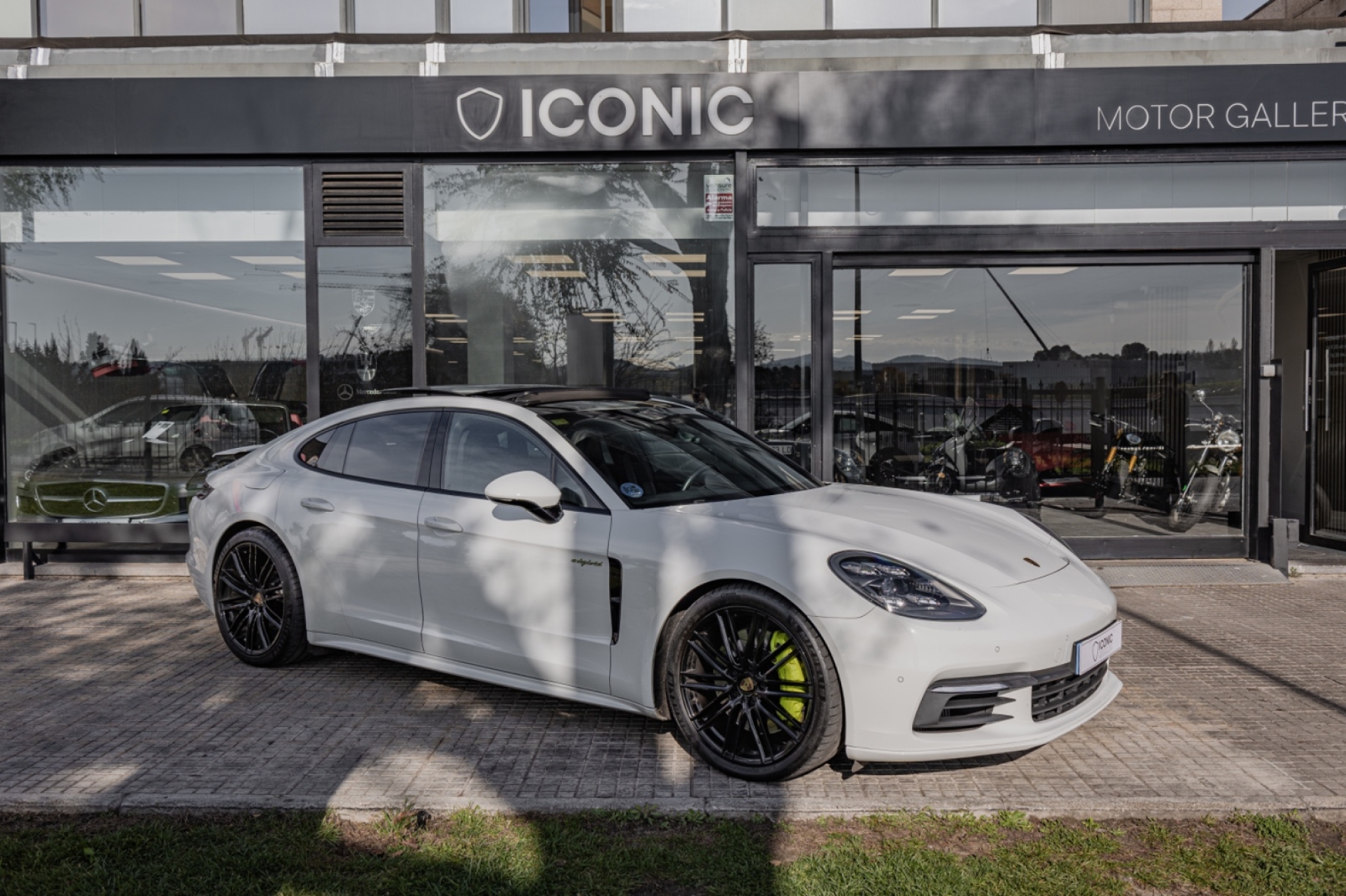 PORSCHE PANAMERA 4 E-HYBRID