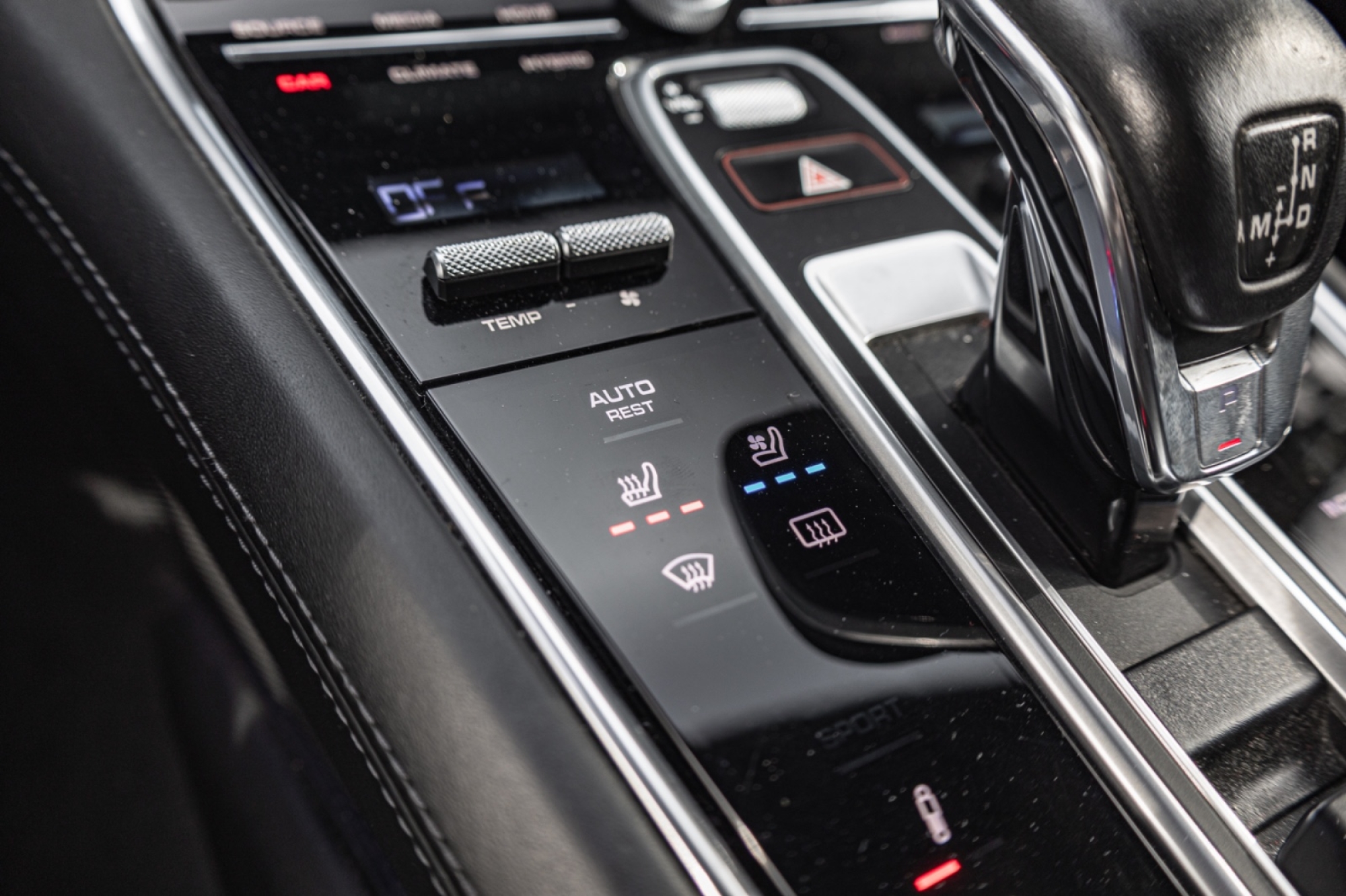 PORSCHE PANAMERA 4 E-HYBRID