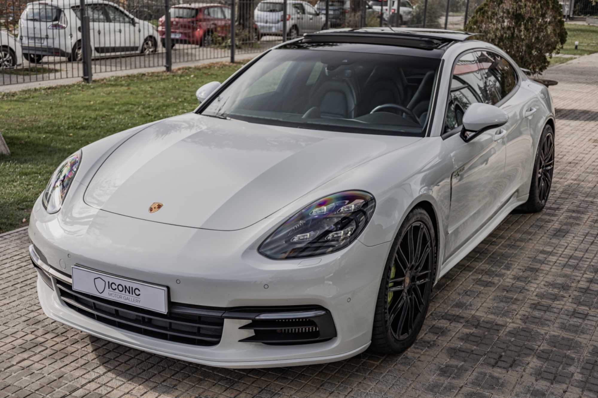 PORSCHE PANAMERA 4 E-HYBRID