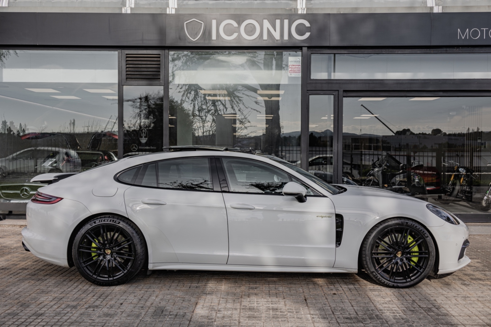 PORSCHE PANAMERA 4 E-HYBRID