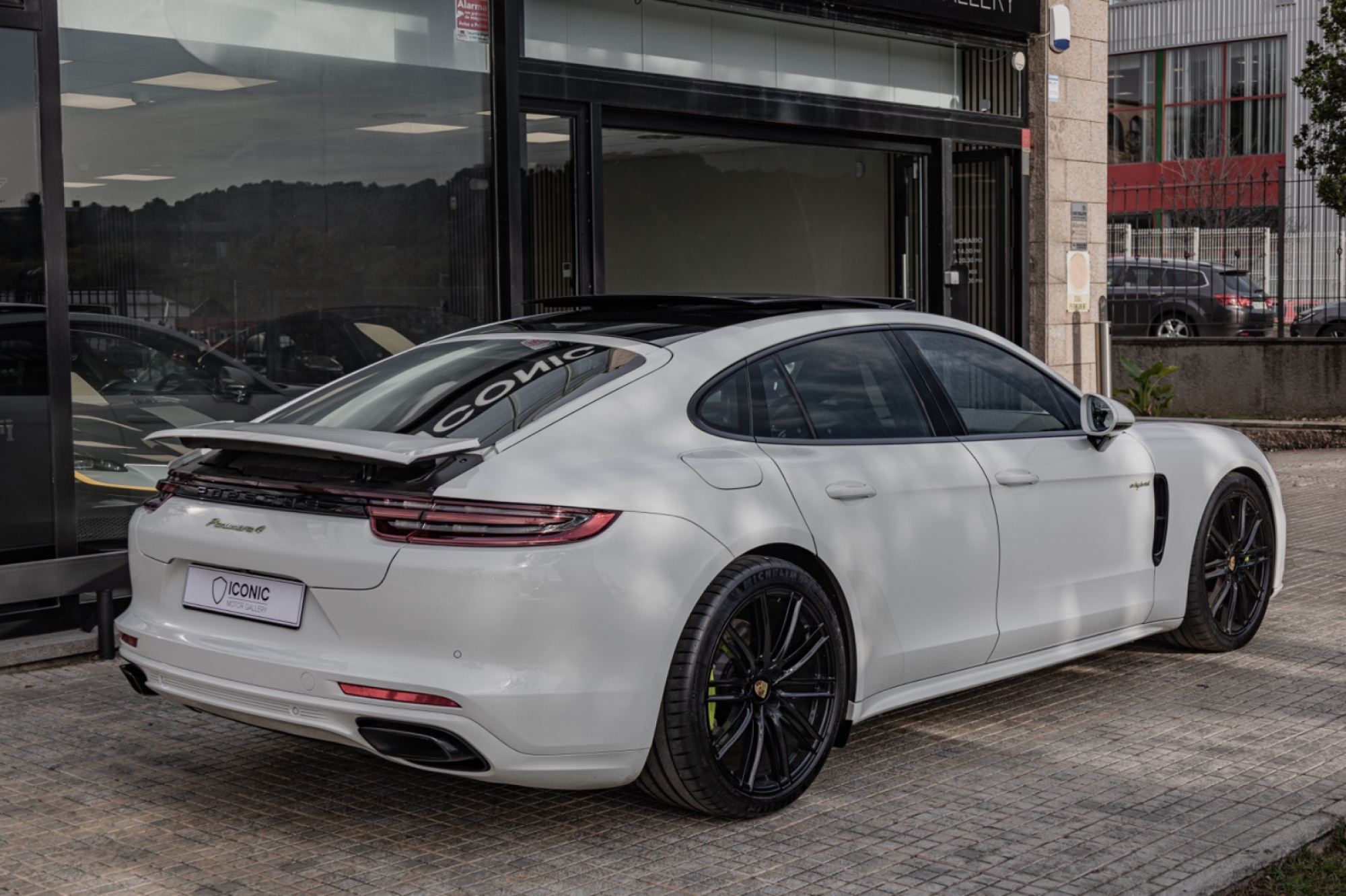 PORSCHE PANAMERA 4 E-HYBRID
