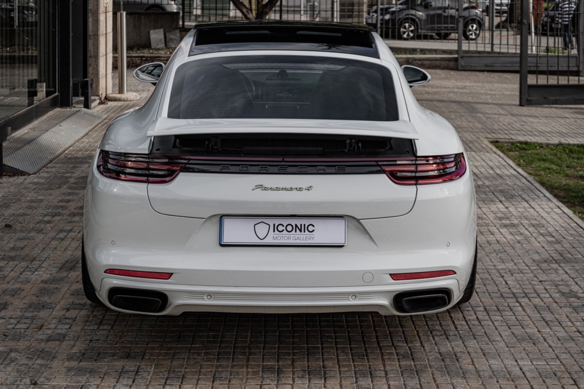 PORSCHE PANAMERA 4 E-HYBRID