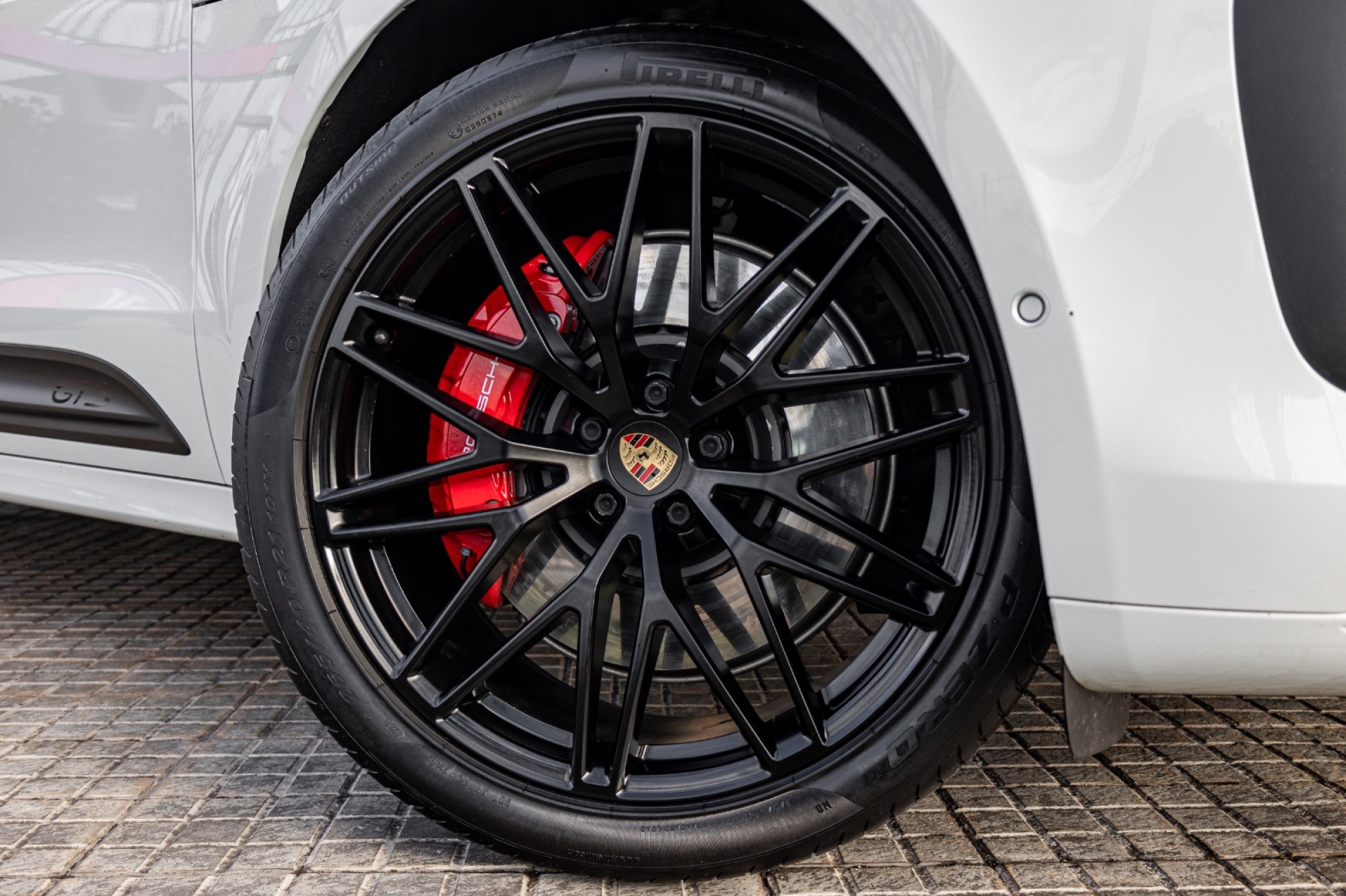 PORSCHE MACAN GTS